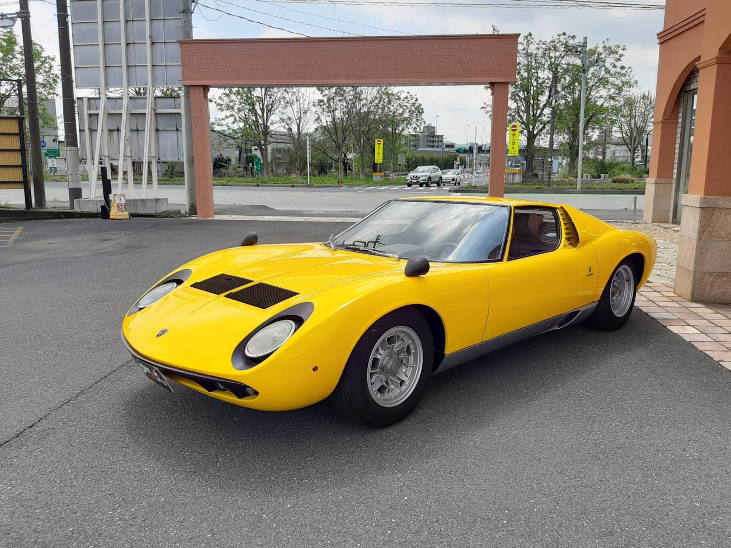 Lamborghini Miura P400 (photo: 2)