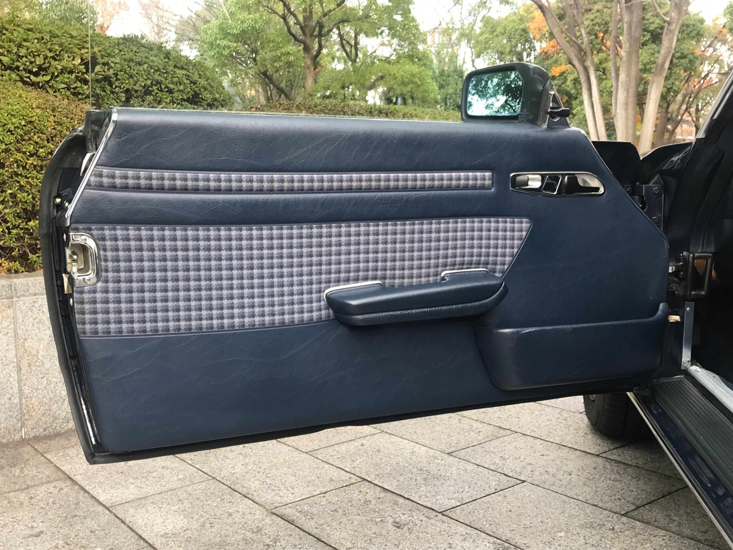 Mercedes Benz SL560 (photo: 8)