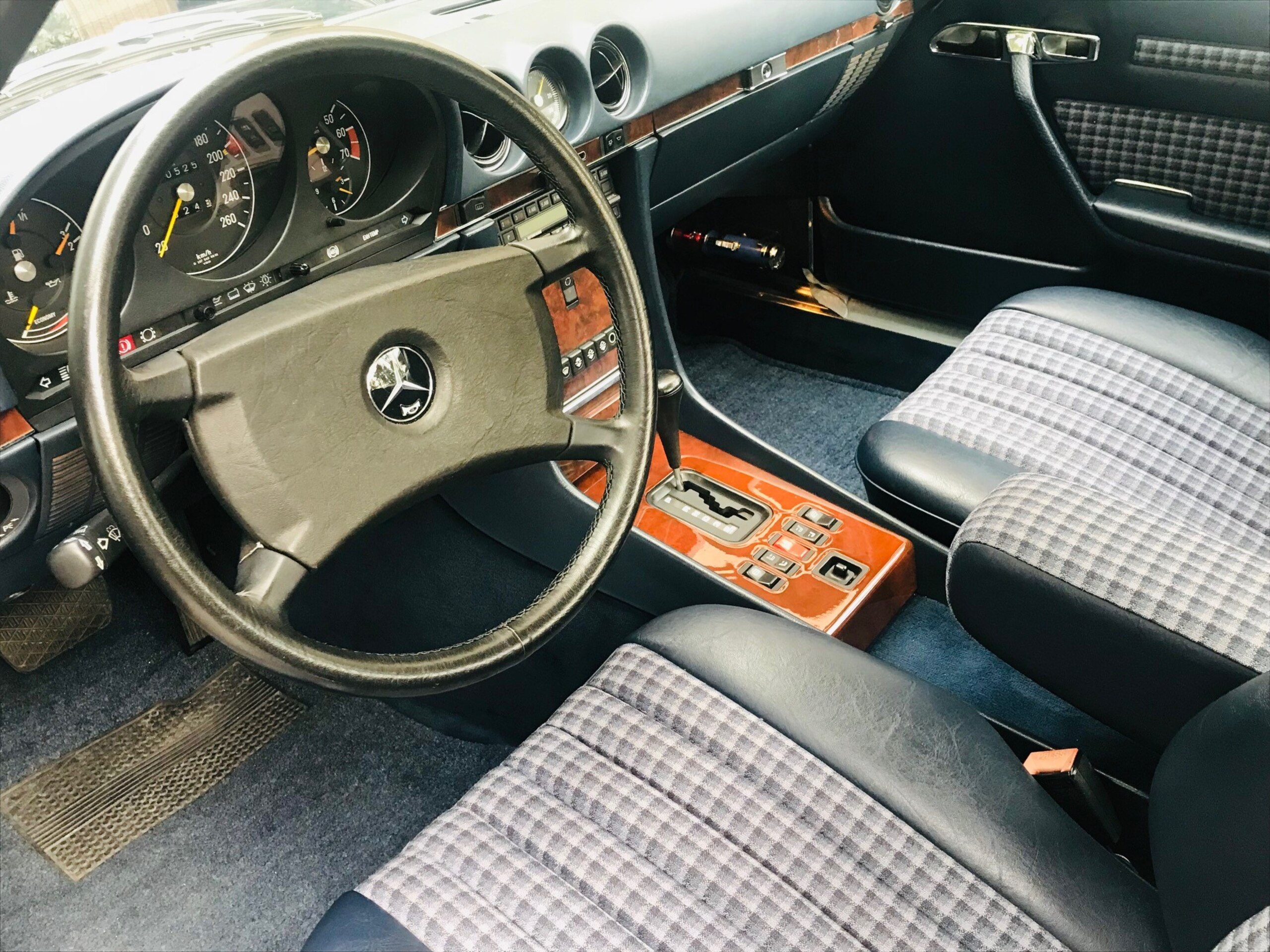 Mercedes Benz SL560 (photo: 9)