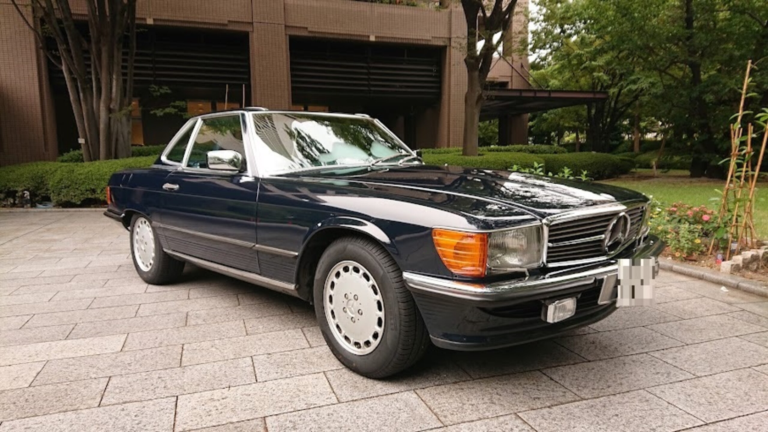 Mercedes Benz SL560