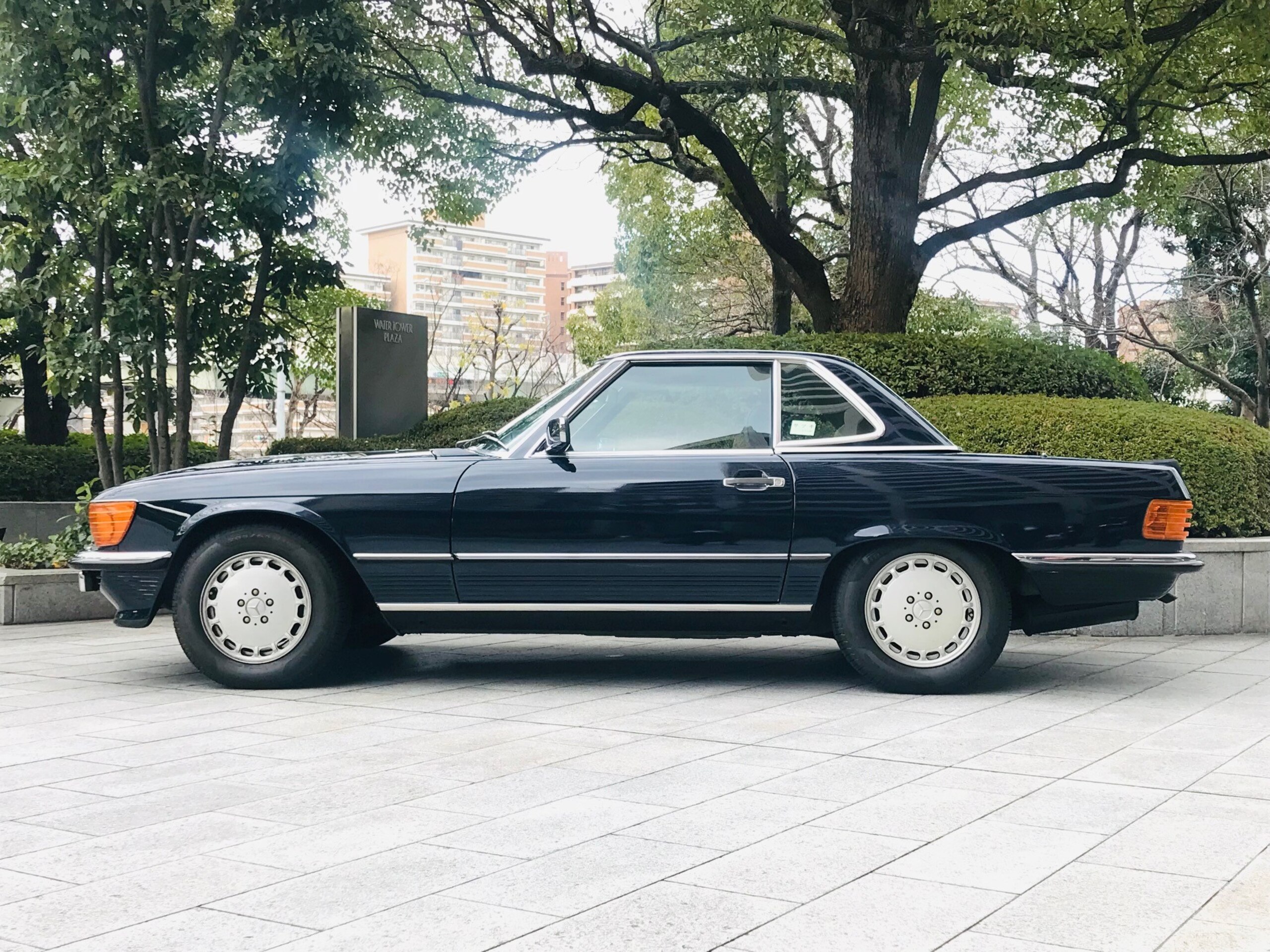 Mercedes Benz SL560 (photo: 5)