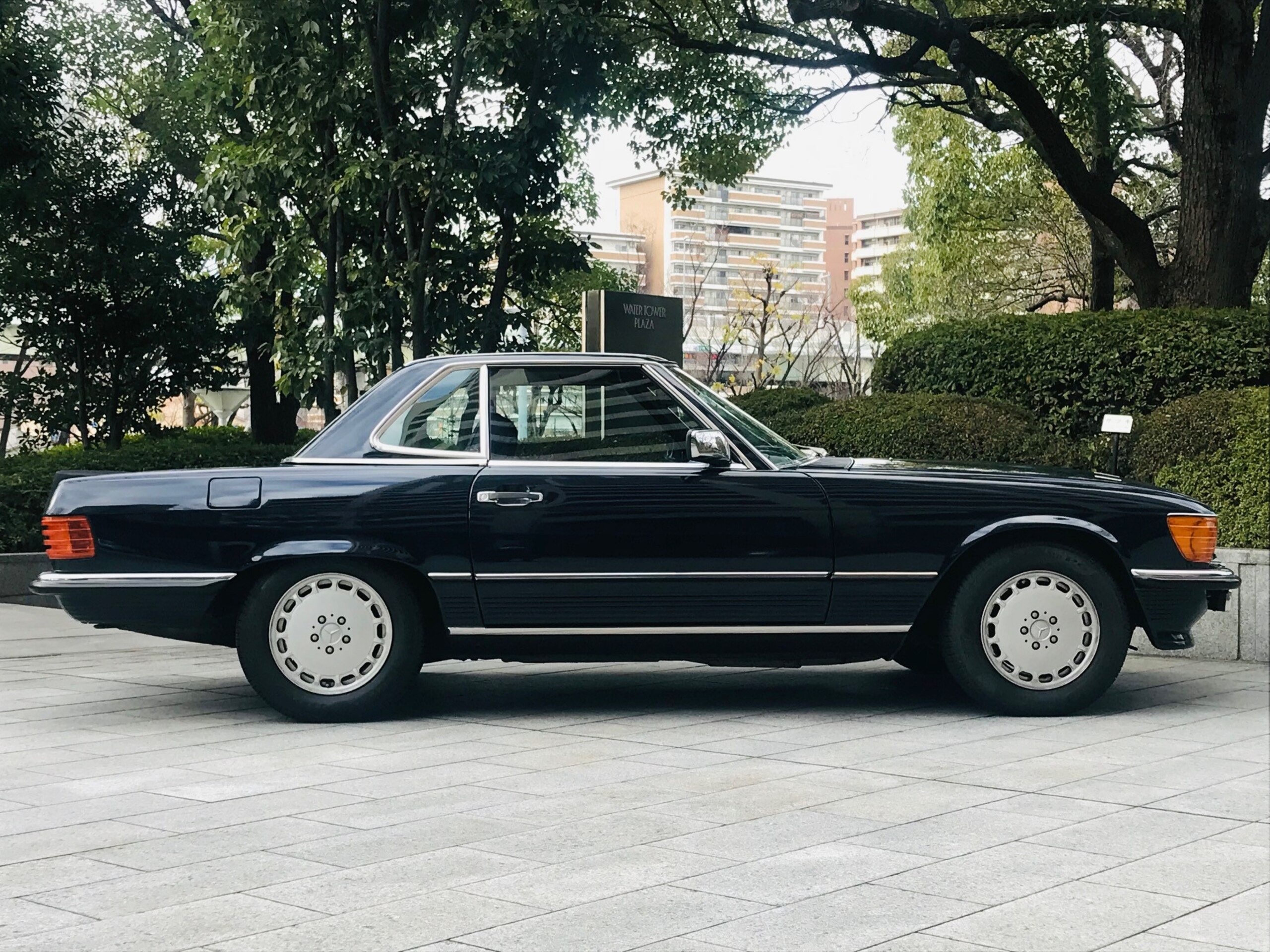 Mercedes Benz SL560 (photo: 4)