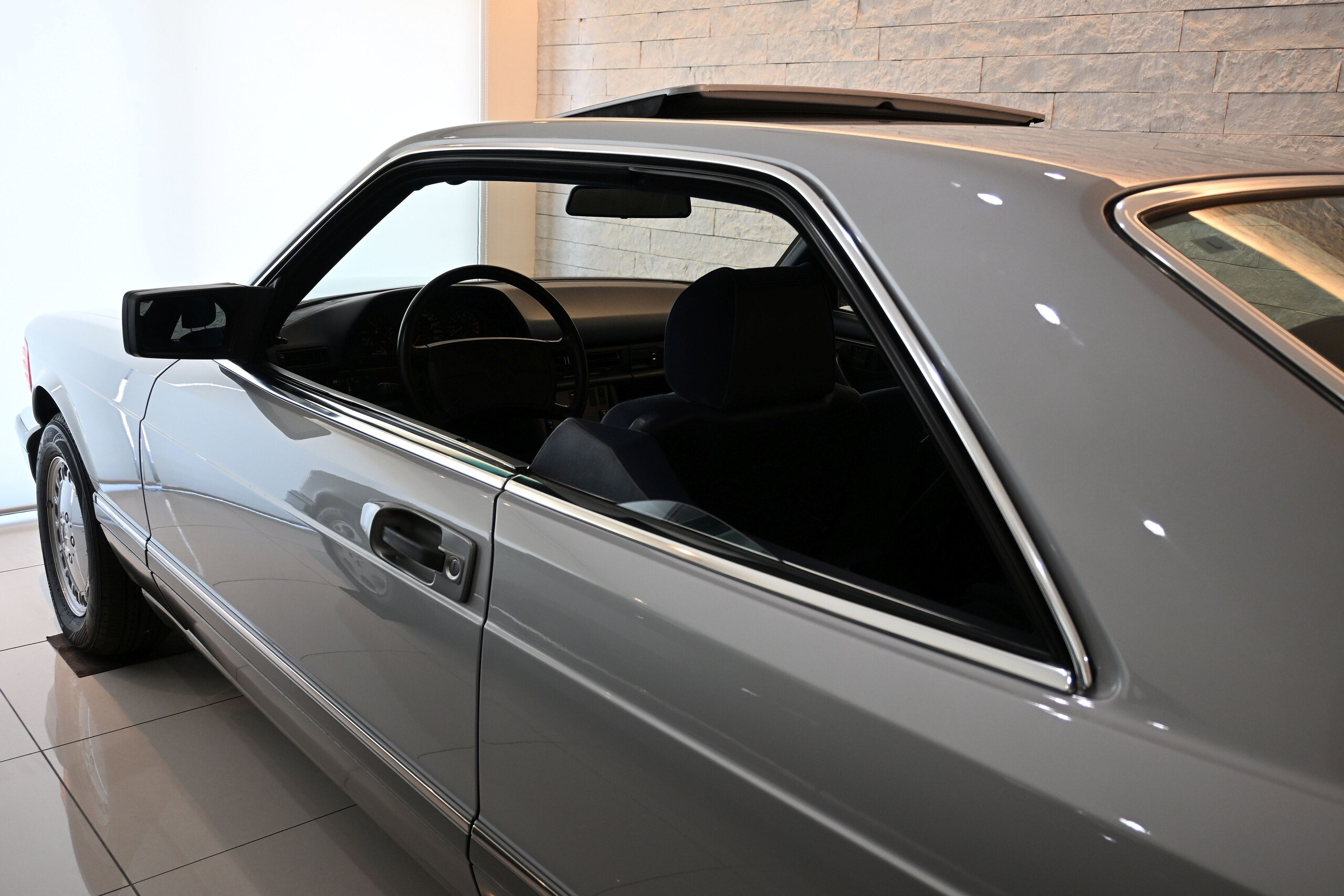 Mercedes Benz 560SEC (photo: 2)