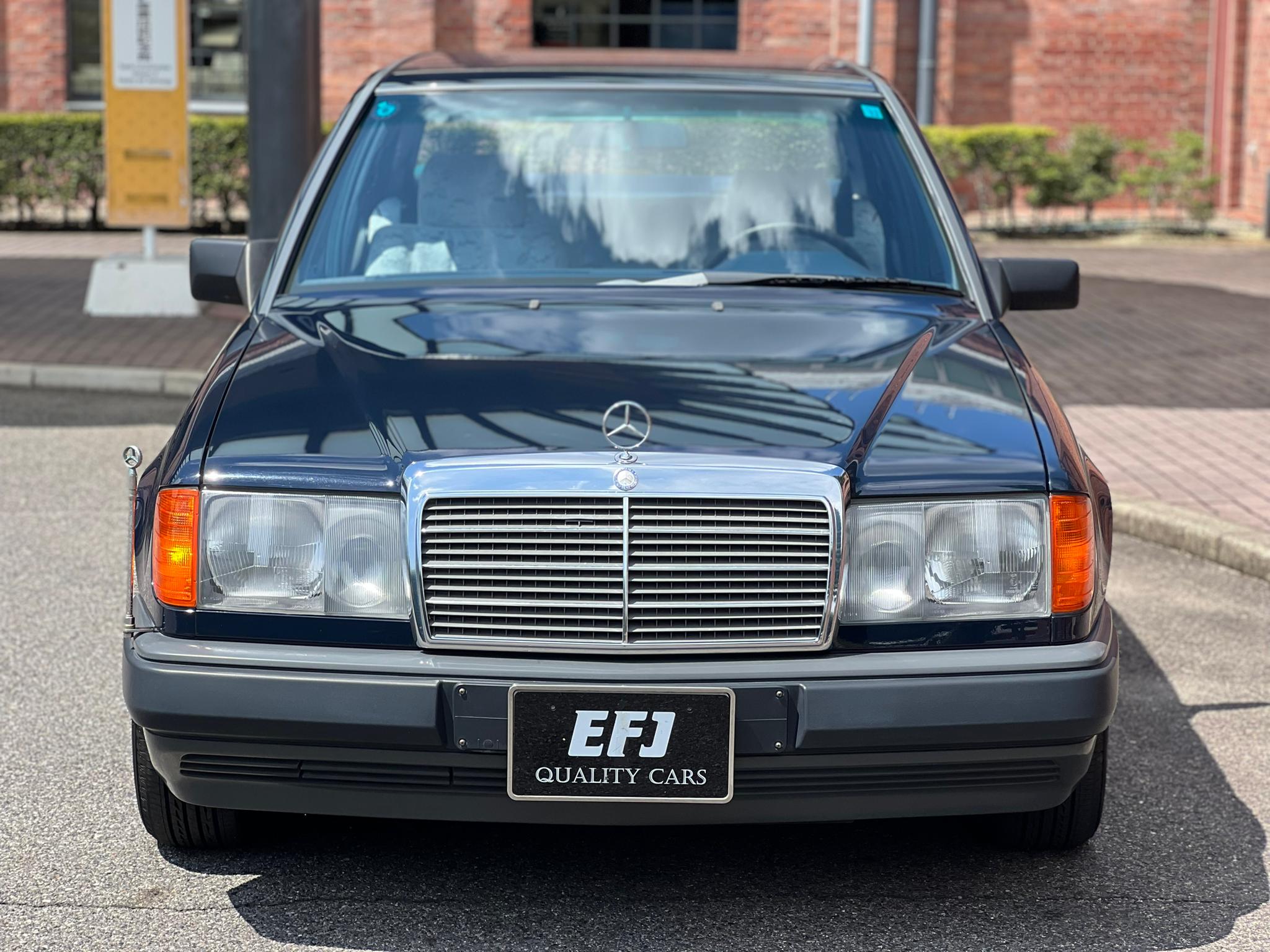 Mercedes Benz 230E (photo: 2)