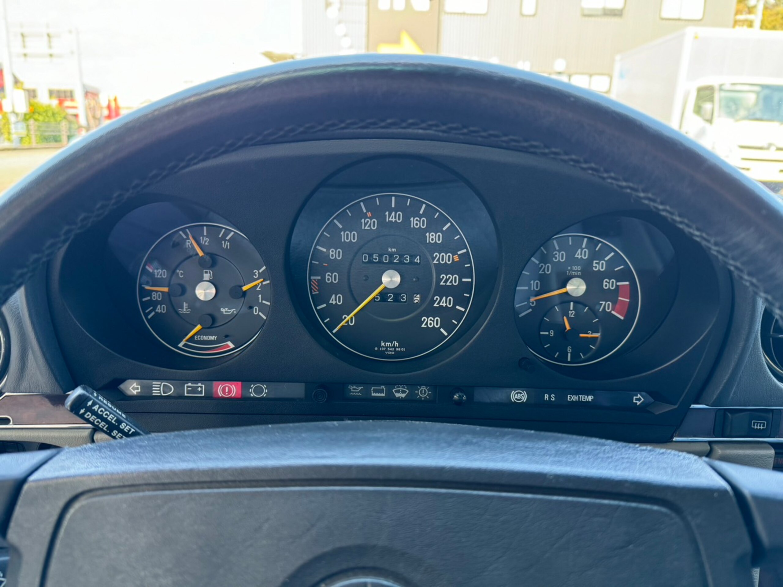 Mercedes Benz SL560 (photo: 10)