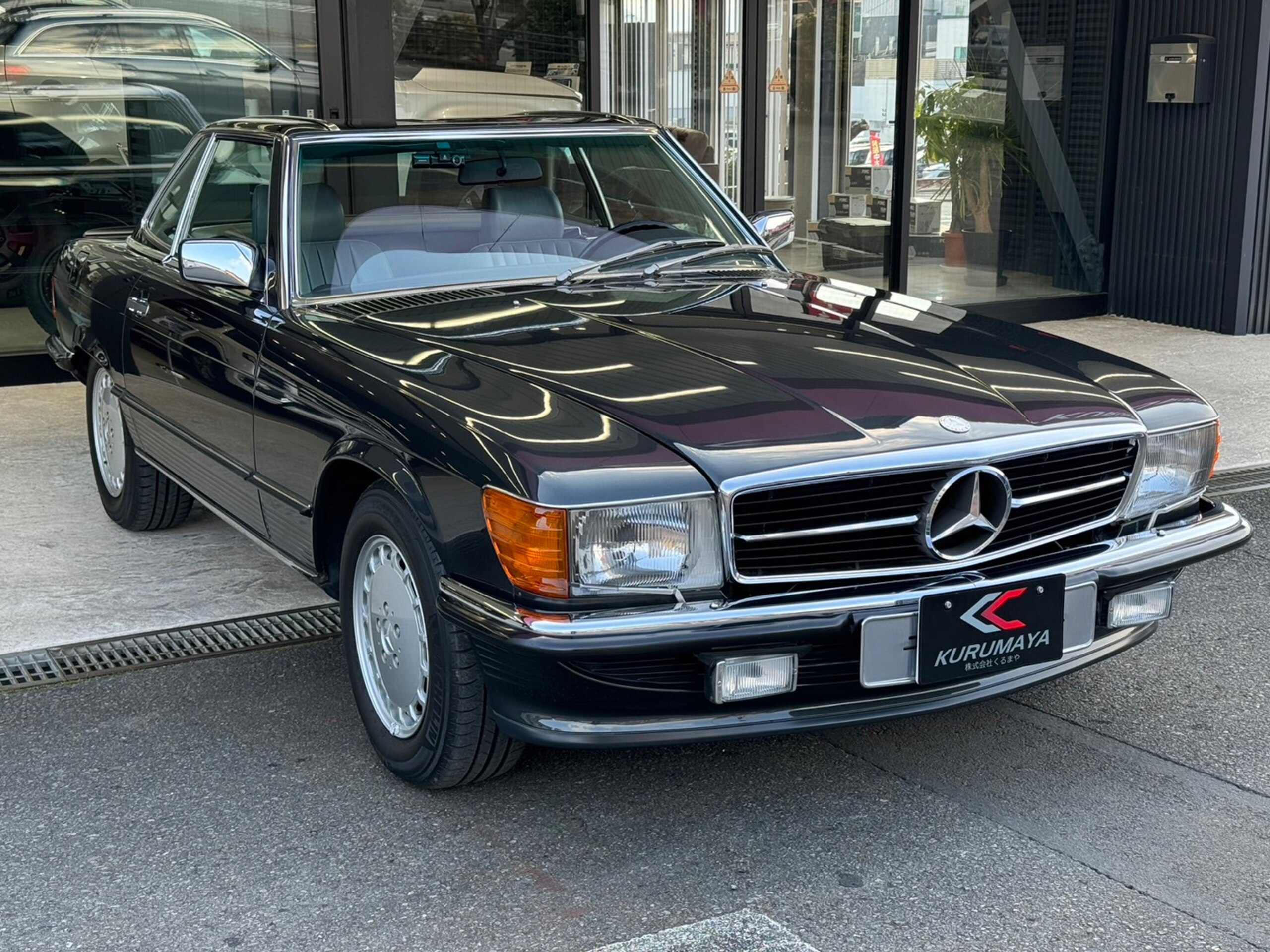 Mercedes Benz SL560