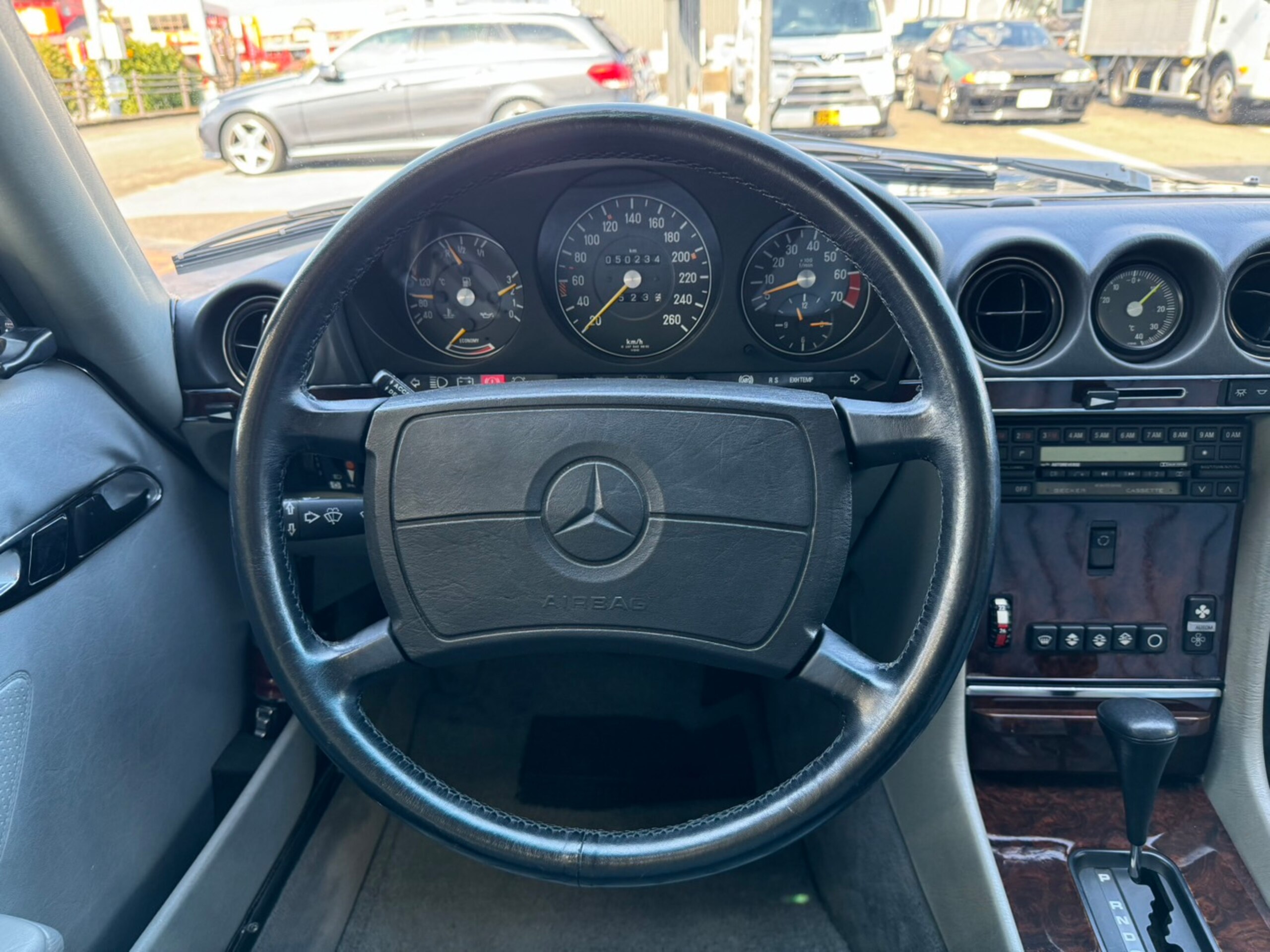 Mercedes Benz SL560 (photo: 9)