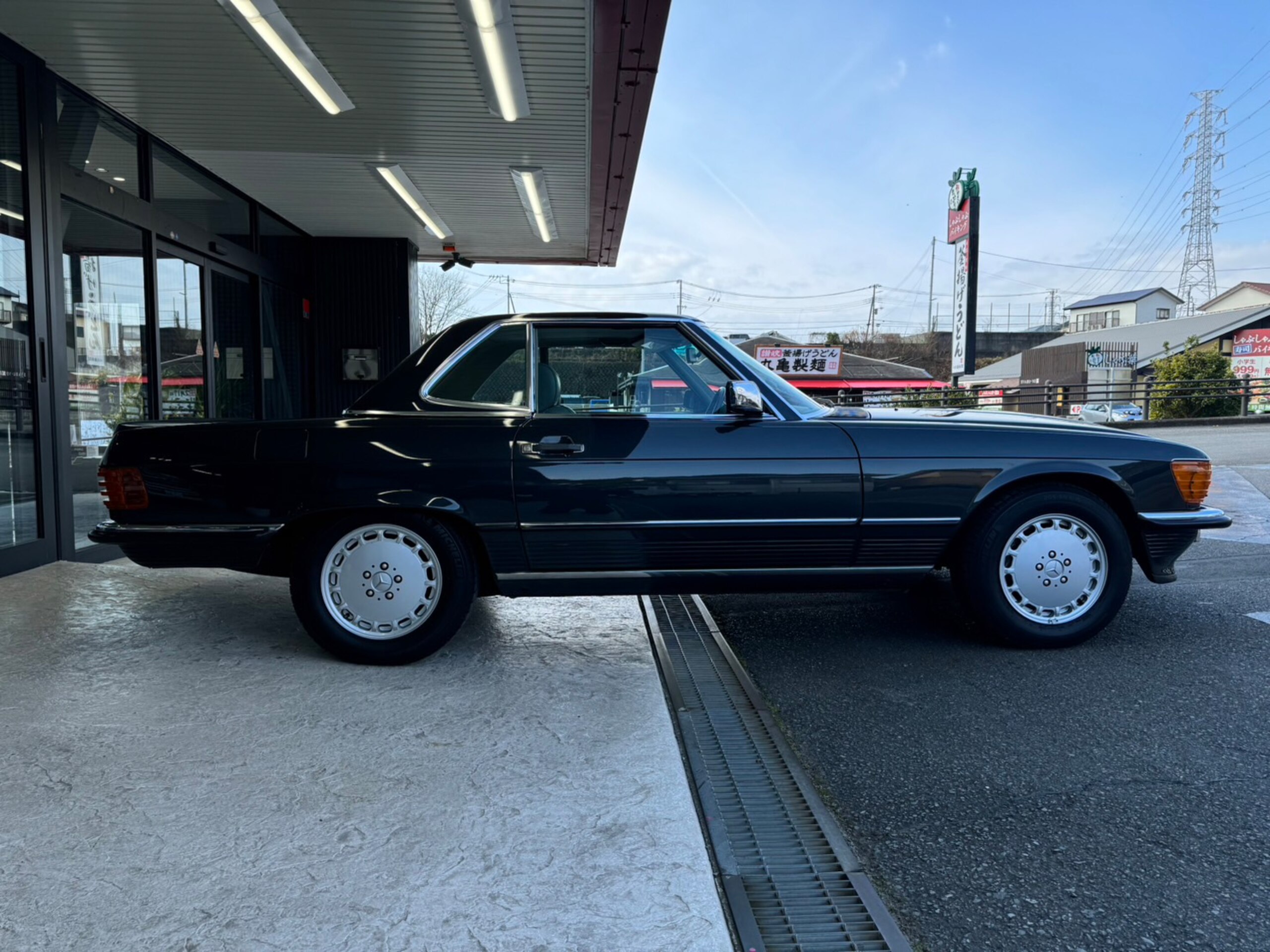 Mercedes Benz SL560 (photo: 5)