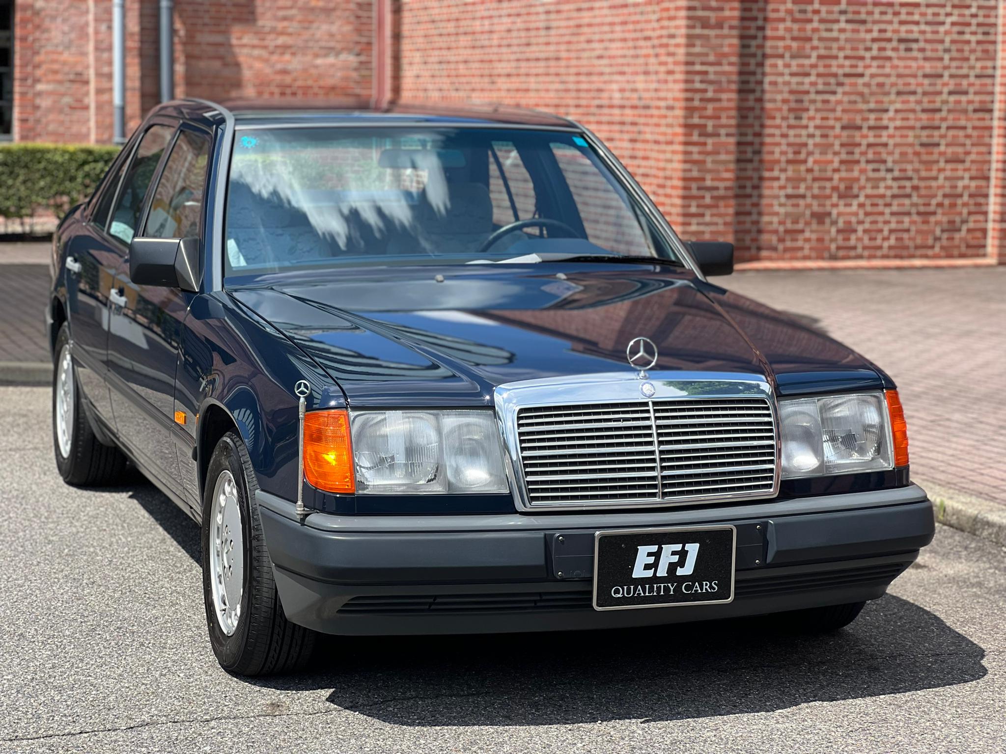 Mercedes Benz 230E (photo: 1)