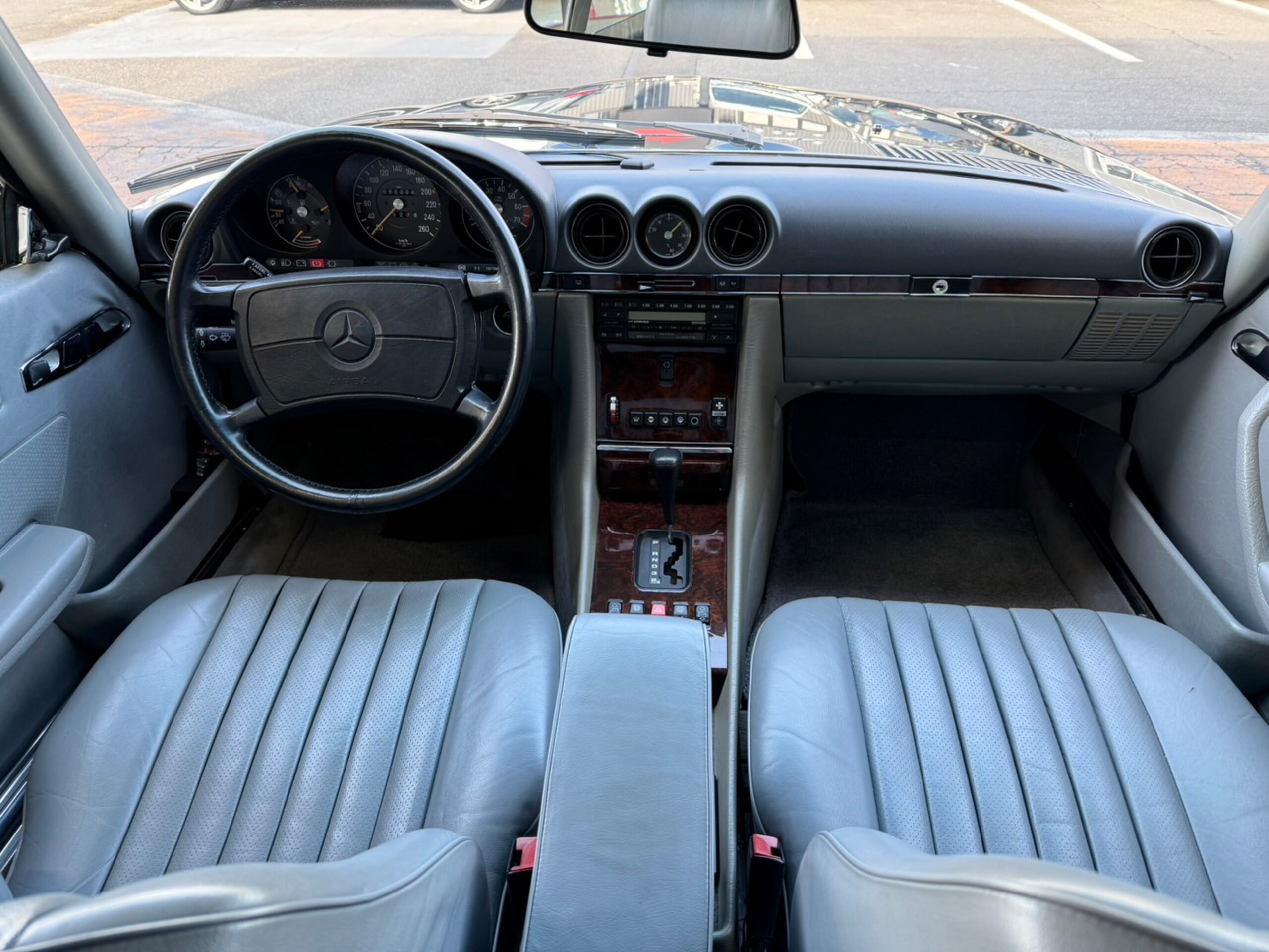 Mercedes Benz SL560 (photo: 6)