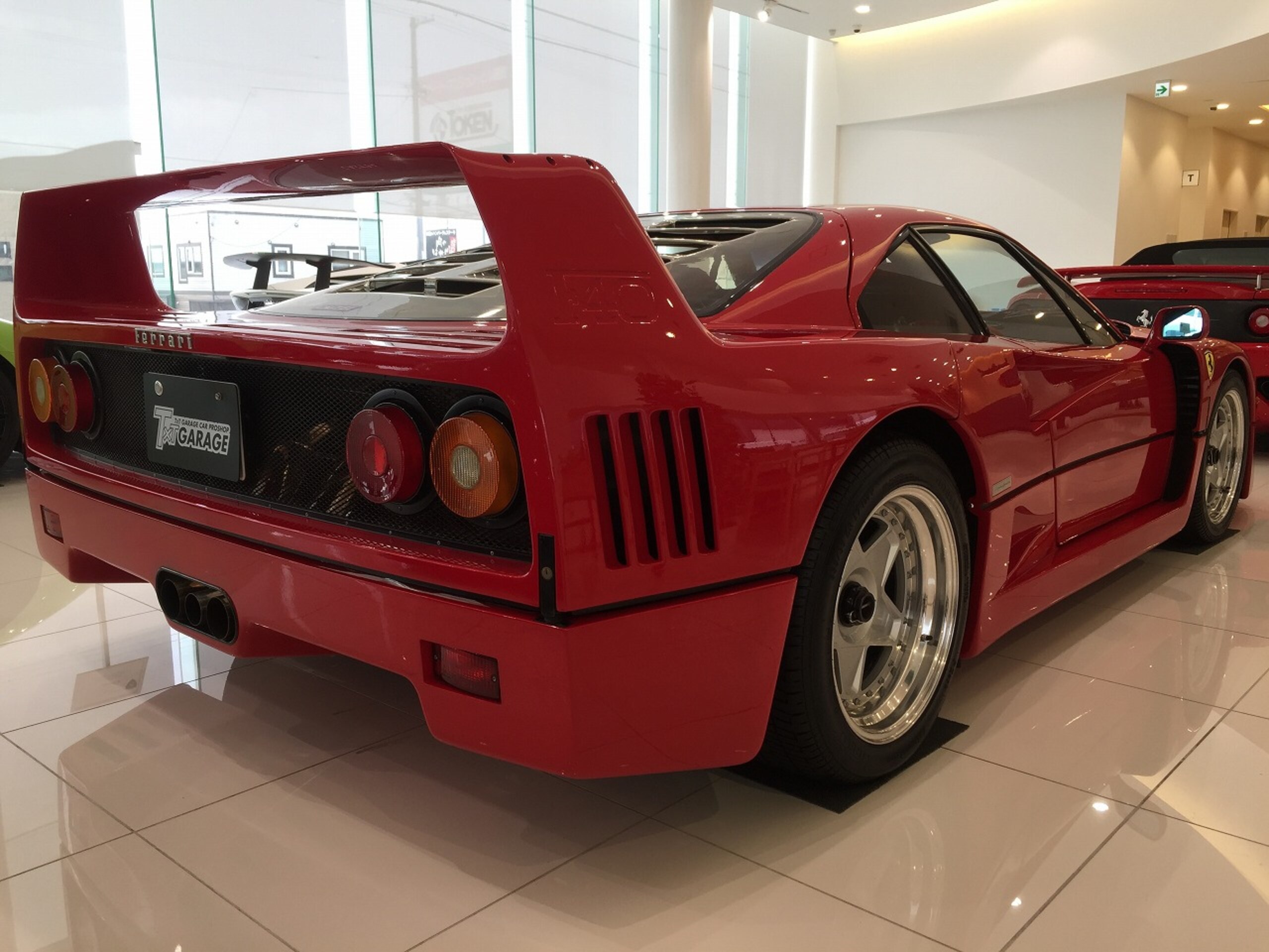 Ferrari F40 (photo: 3)