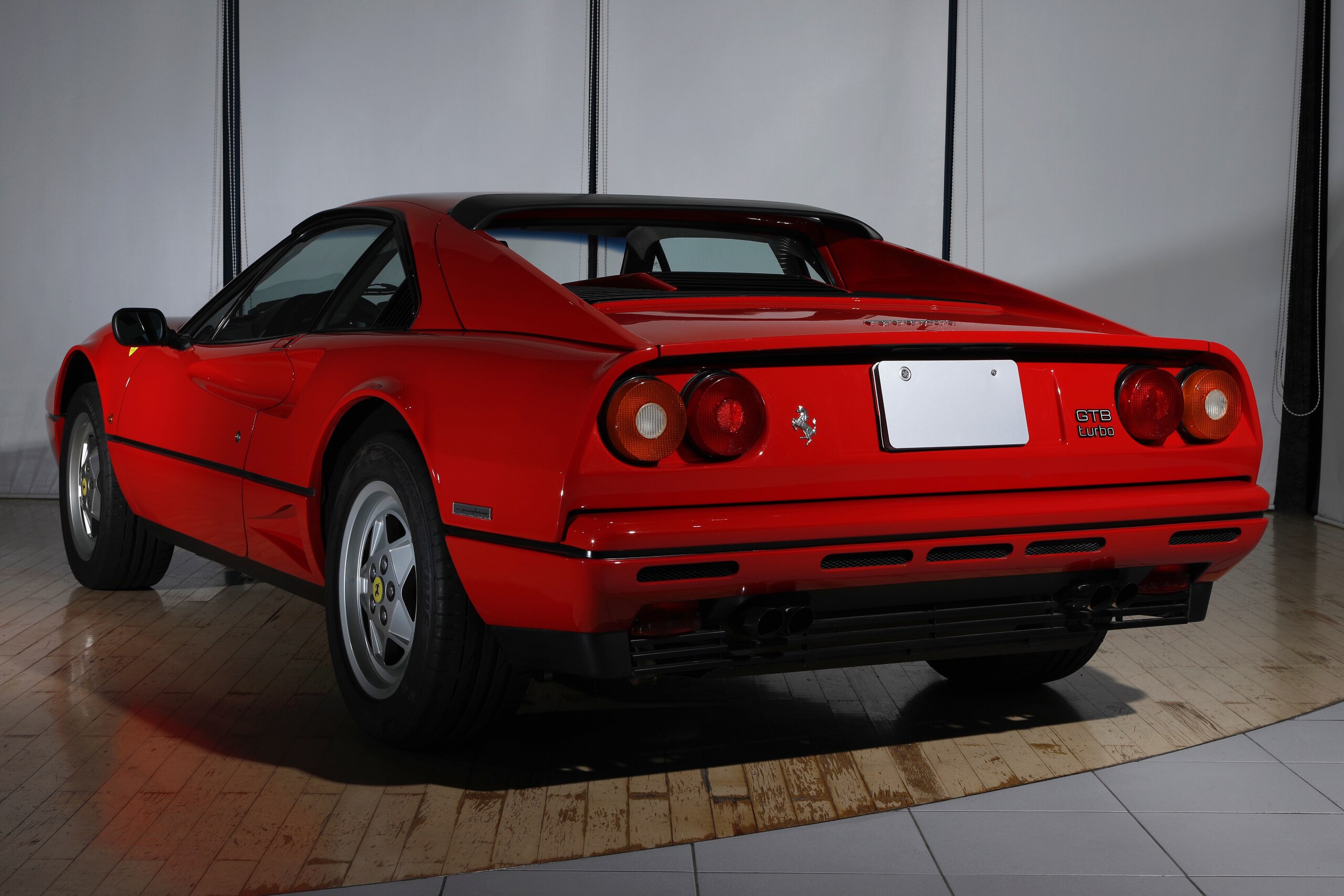 Ferrari 208 GTB Turbo (photo: 4)