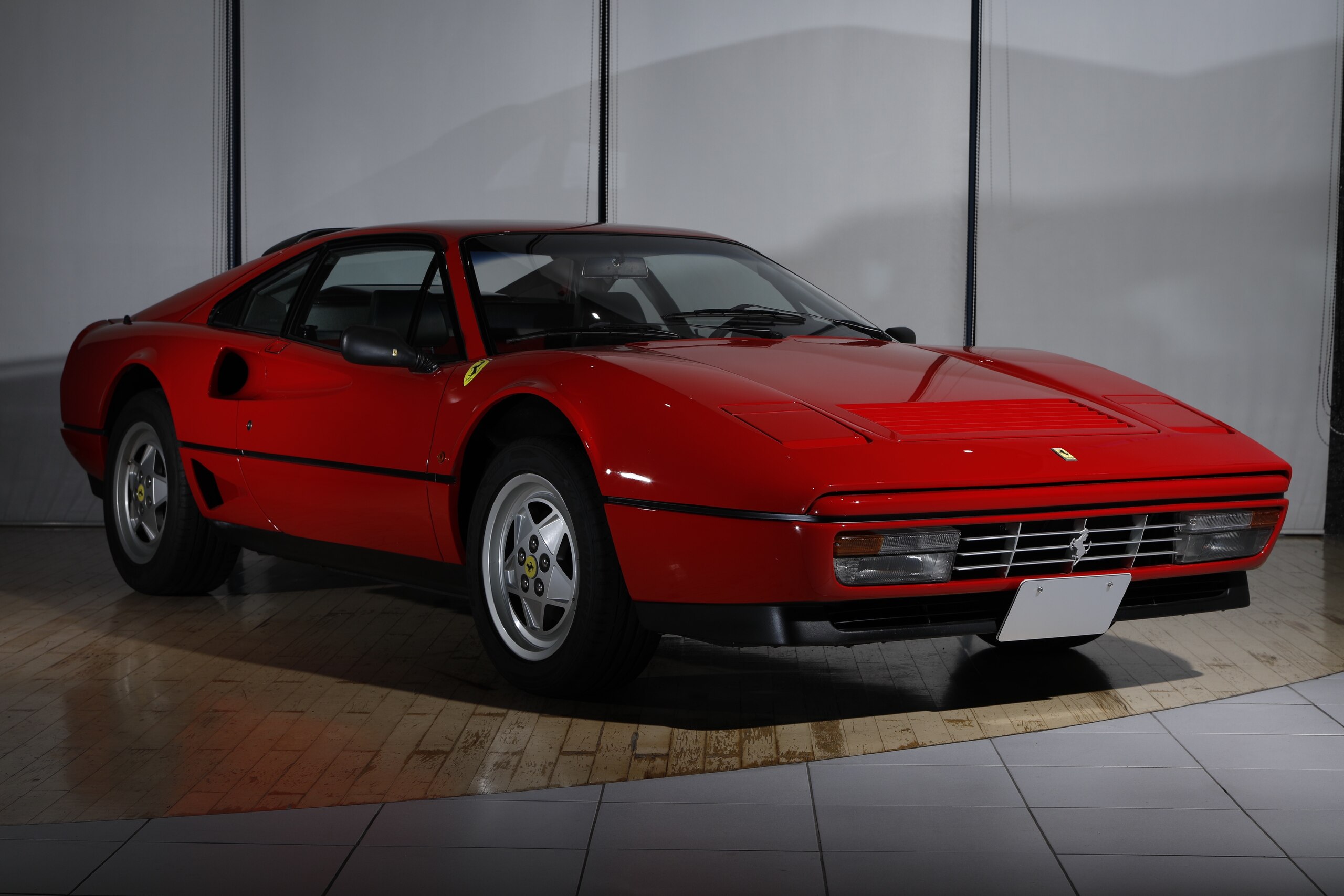 Ferrari 208 GTB Turbo (photo: 2)