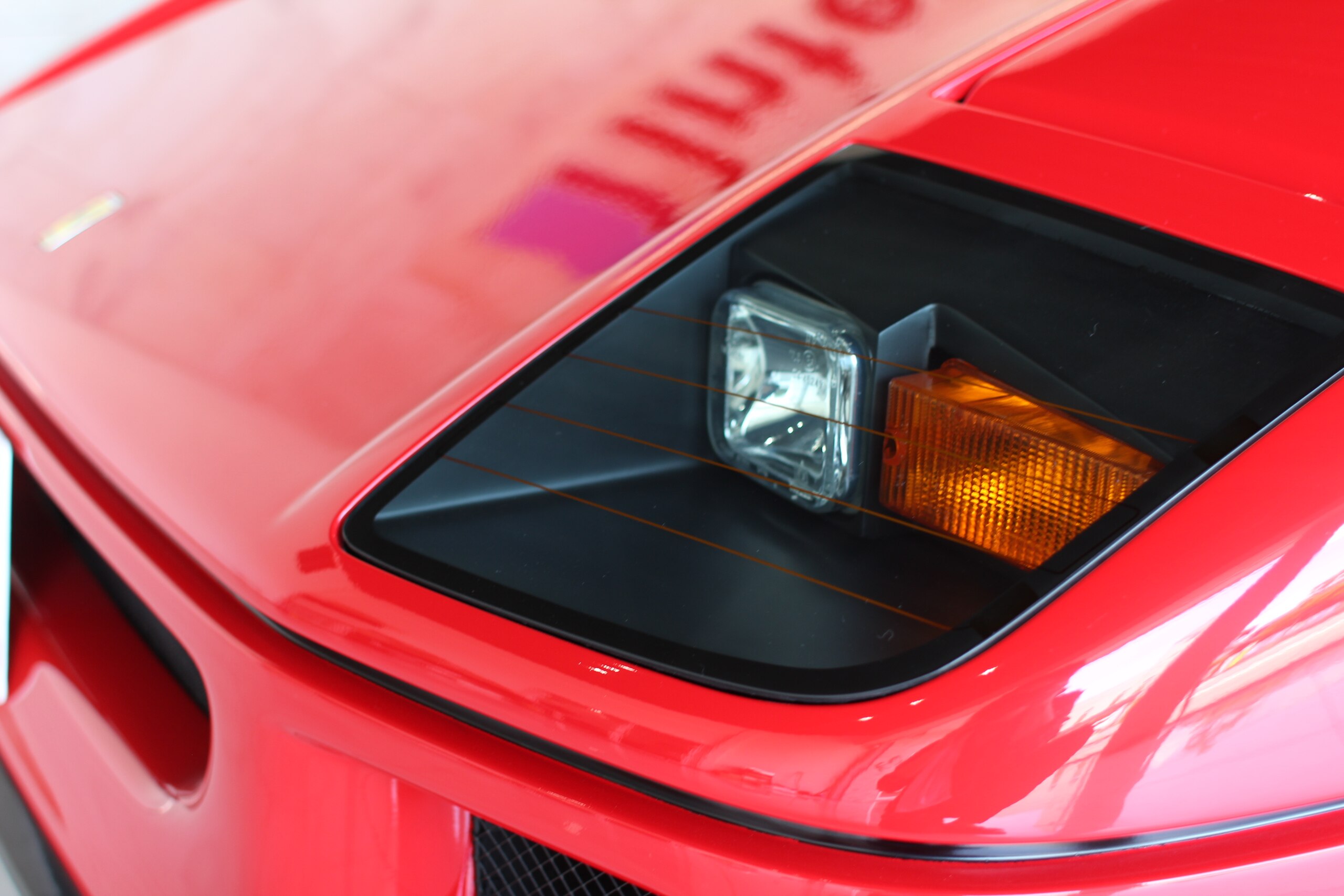 Ferrari F40 (photo: 5)