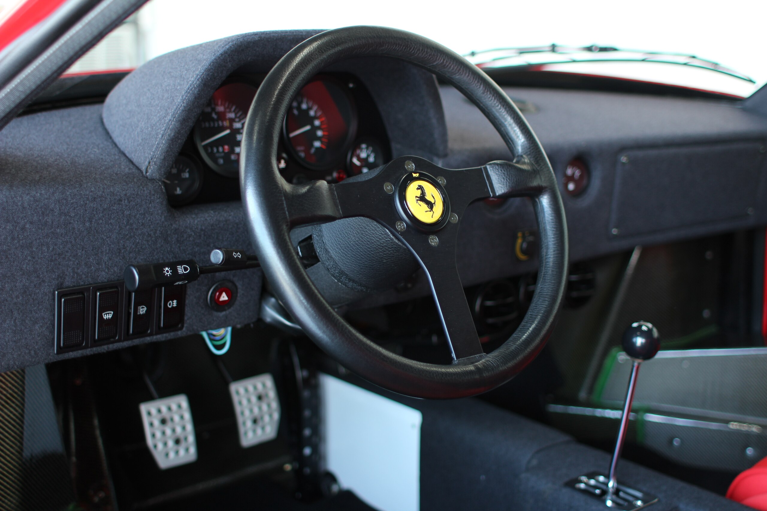 Ferrari F40 (photo: 8)