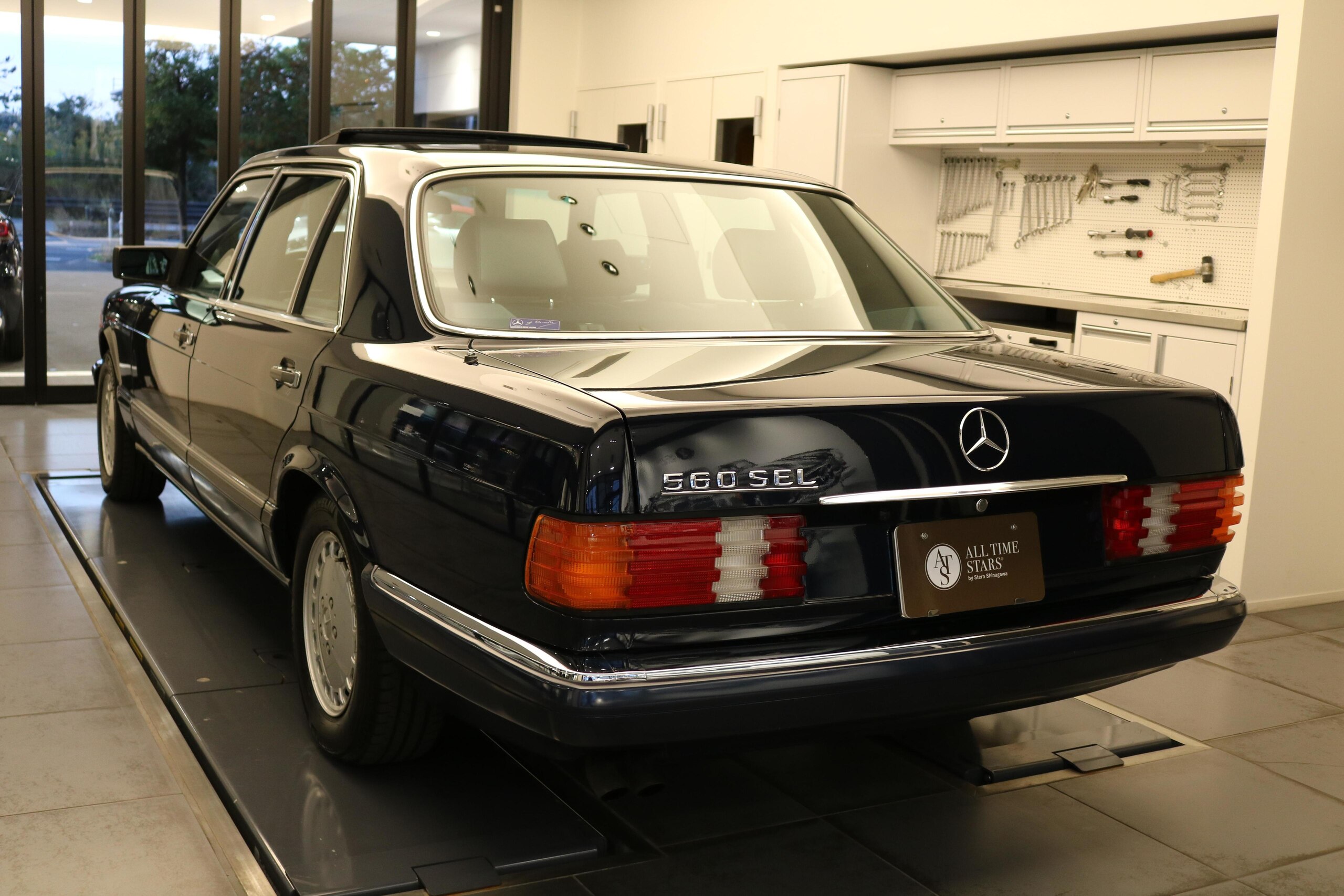 Mercedes Benz 560SEL (photo: 4)