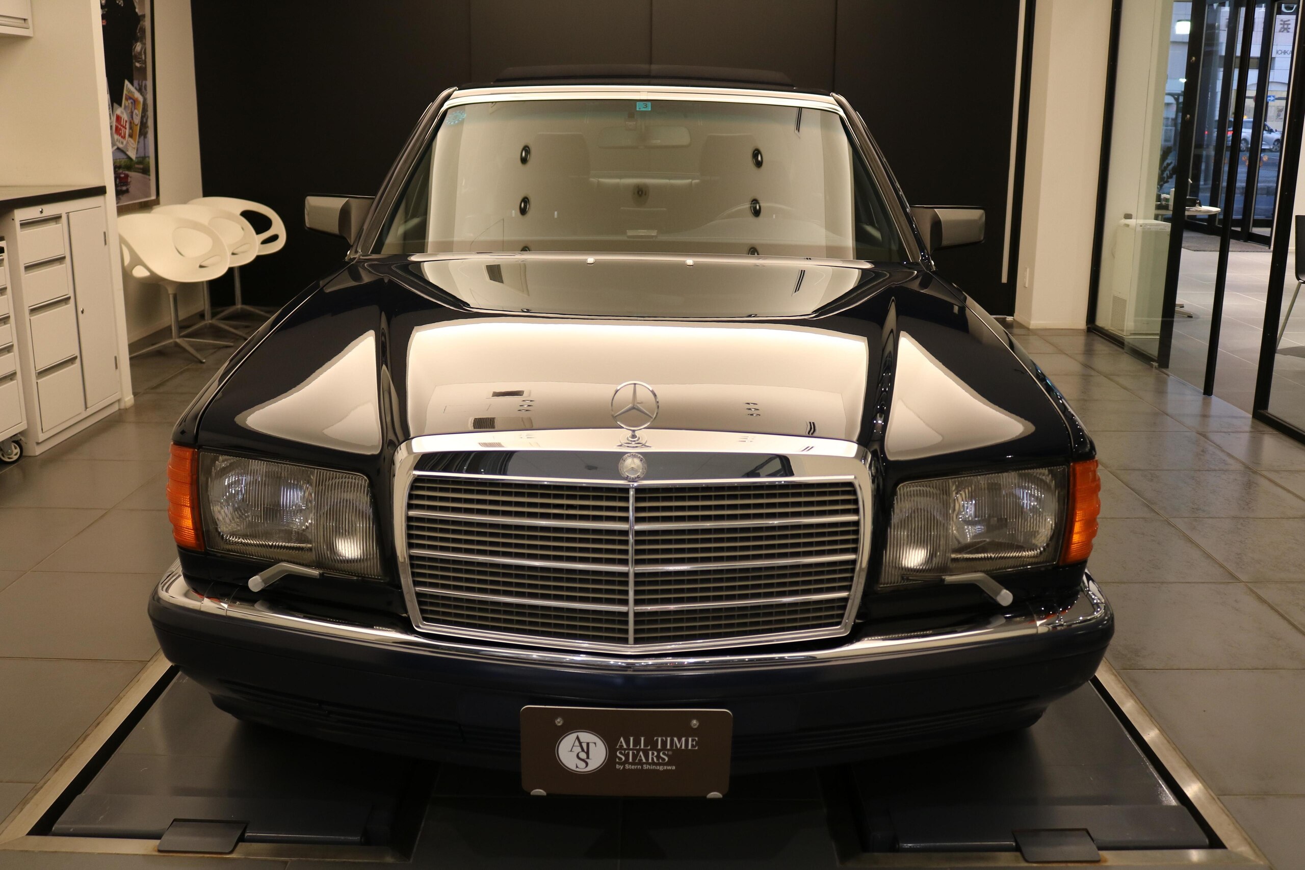 Mercedes Benz 560SEL (photo: 1)