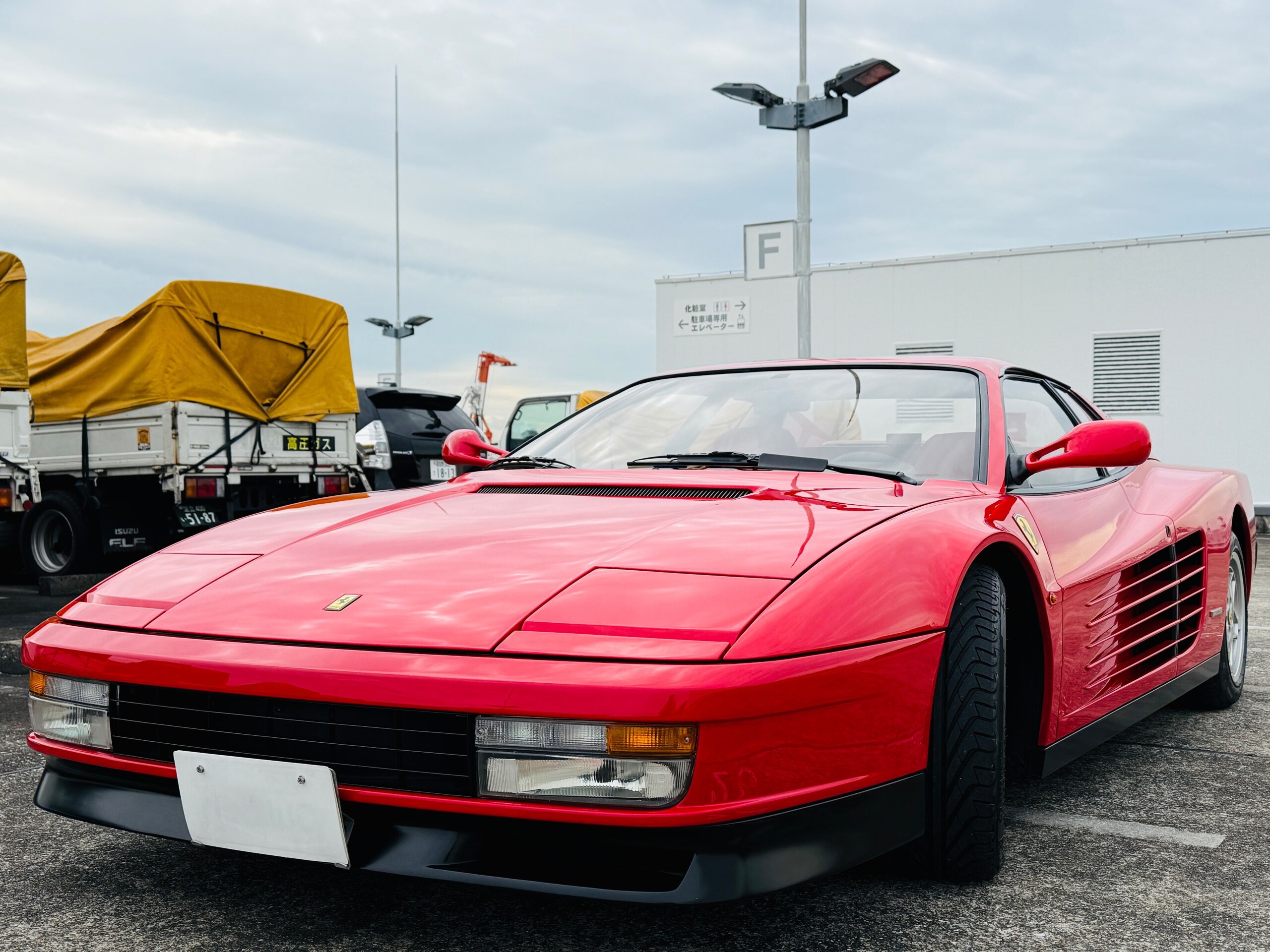 Ferrari Testarossa (photo: 1)
