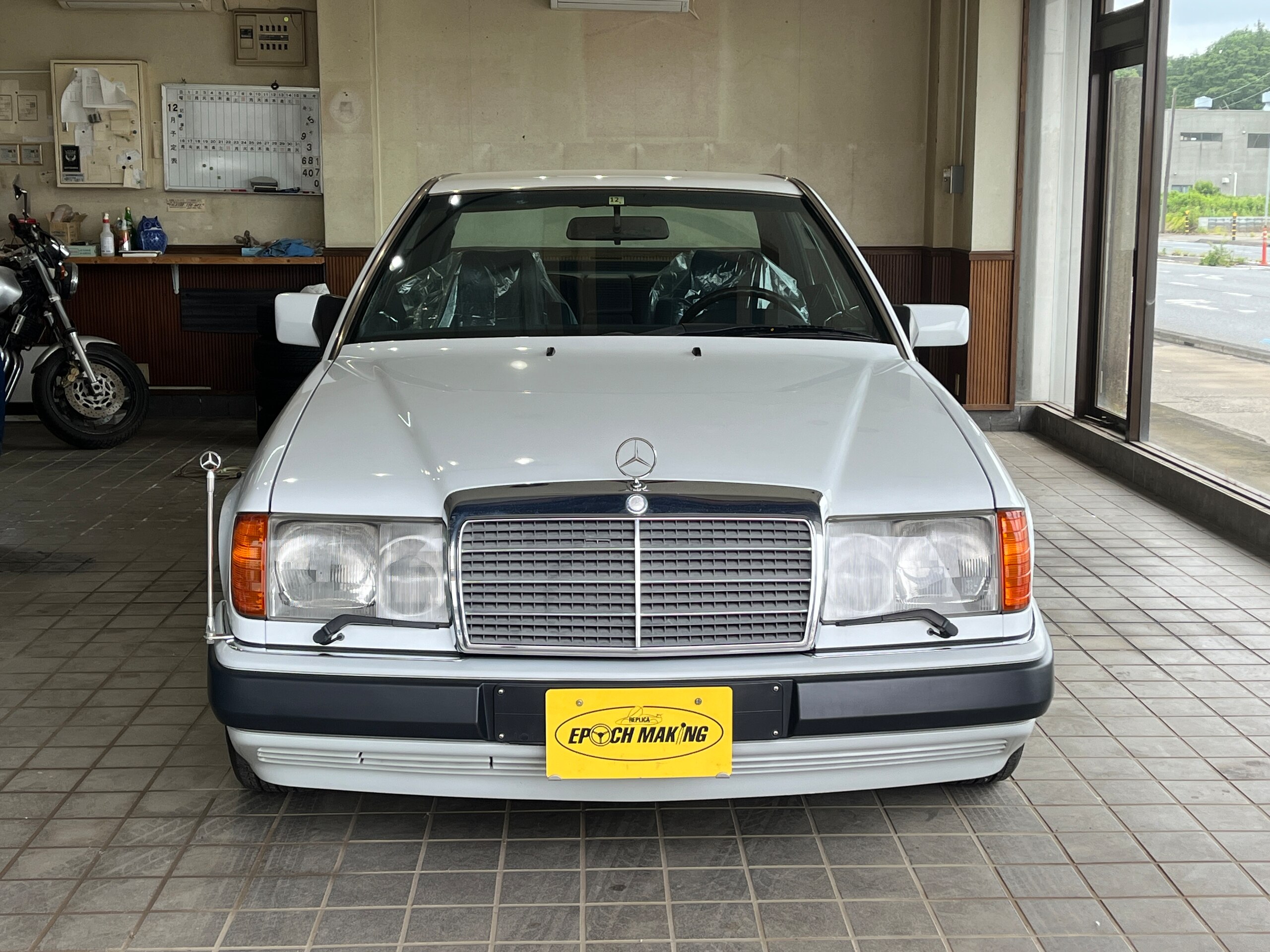 Mercedes Benz 300CE-24