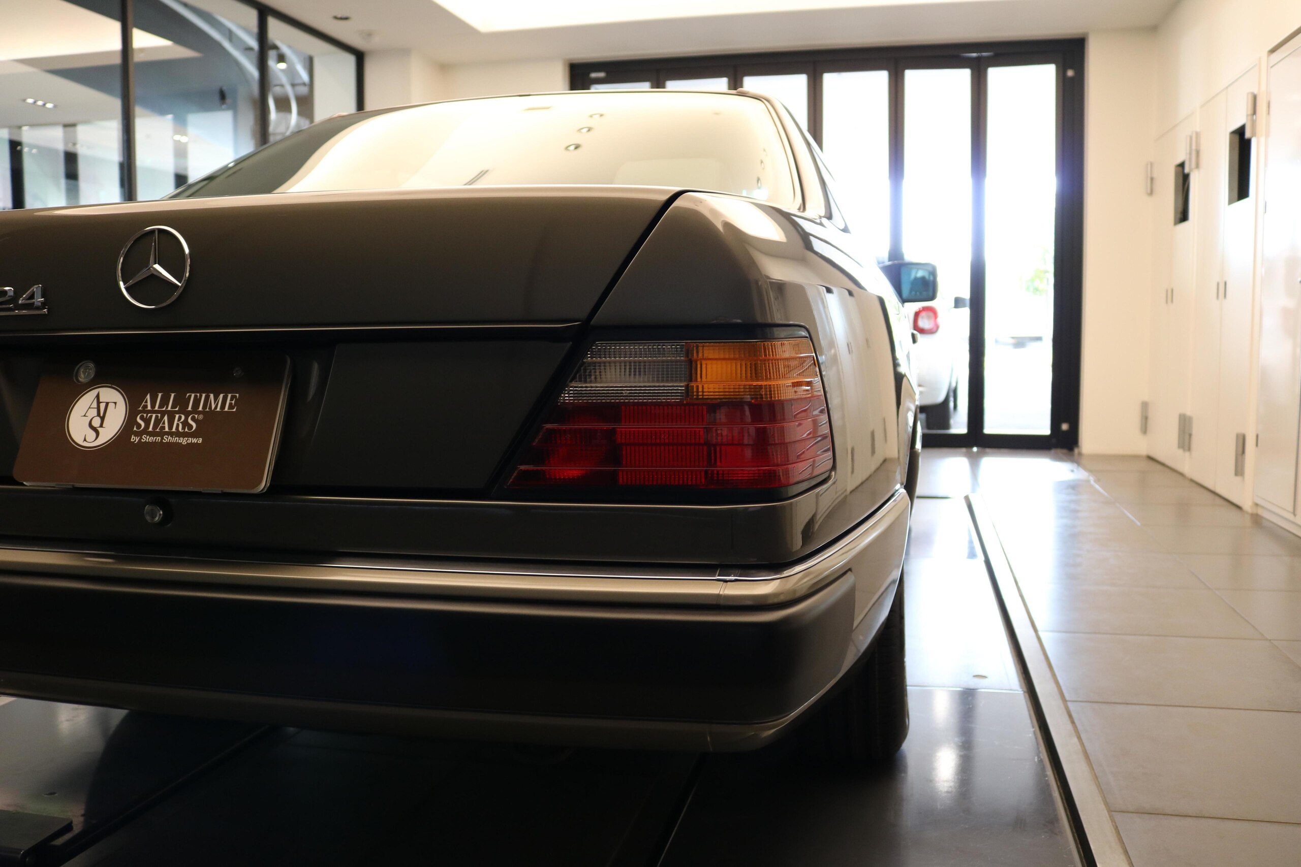 Mercedes Benz 300CE-24 (photo: 8)