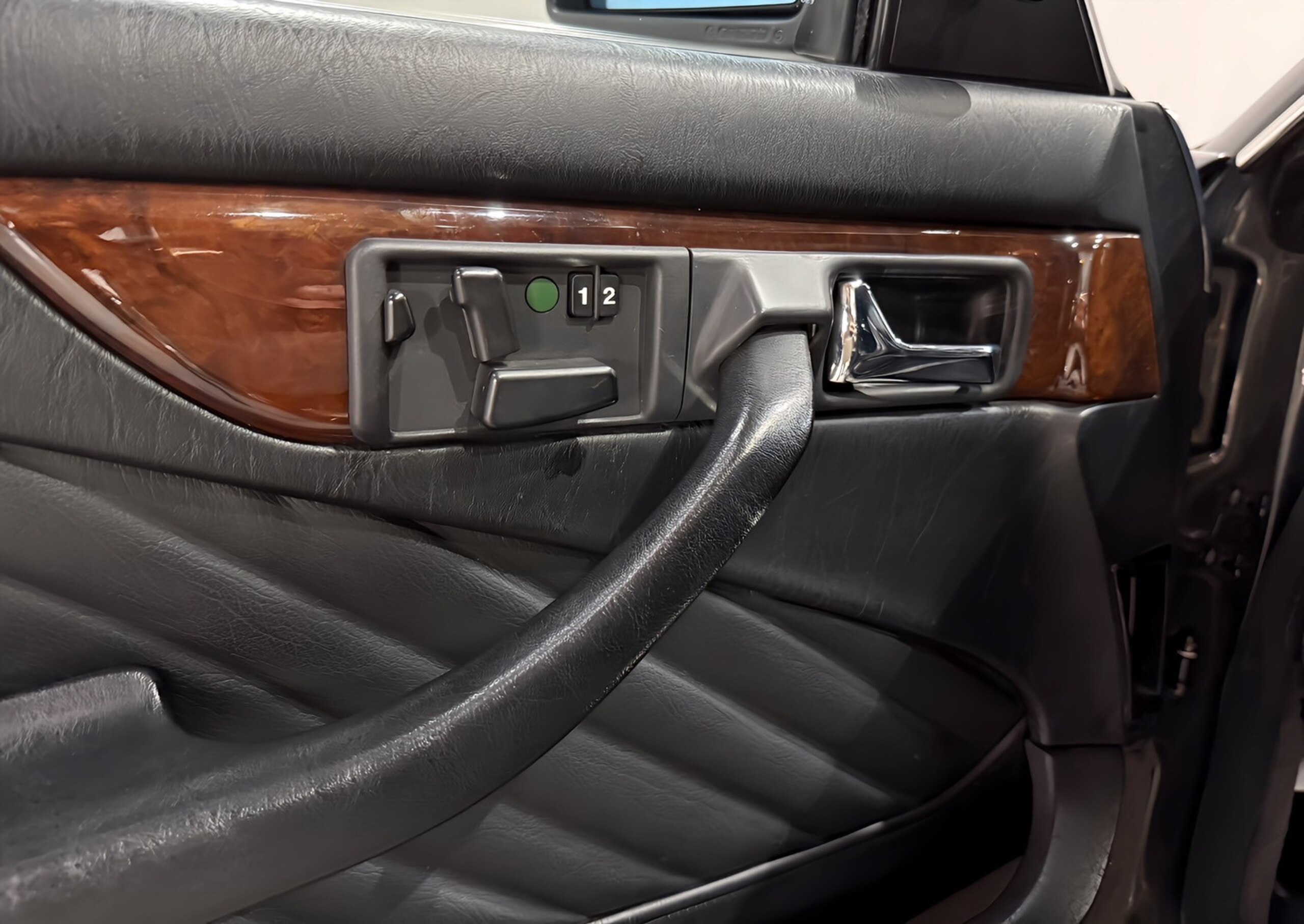 Mercedes Benz 560SEC (photo: 11)