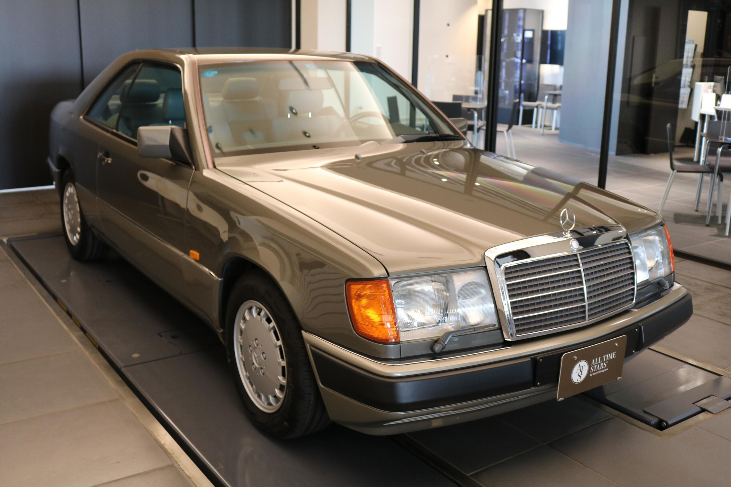 Mercedes Benz 300CE-24 (photo: 2)