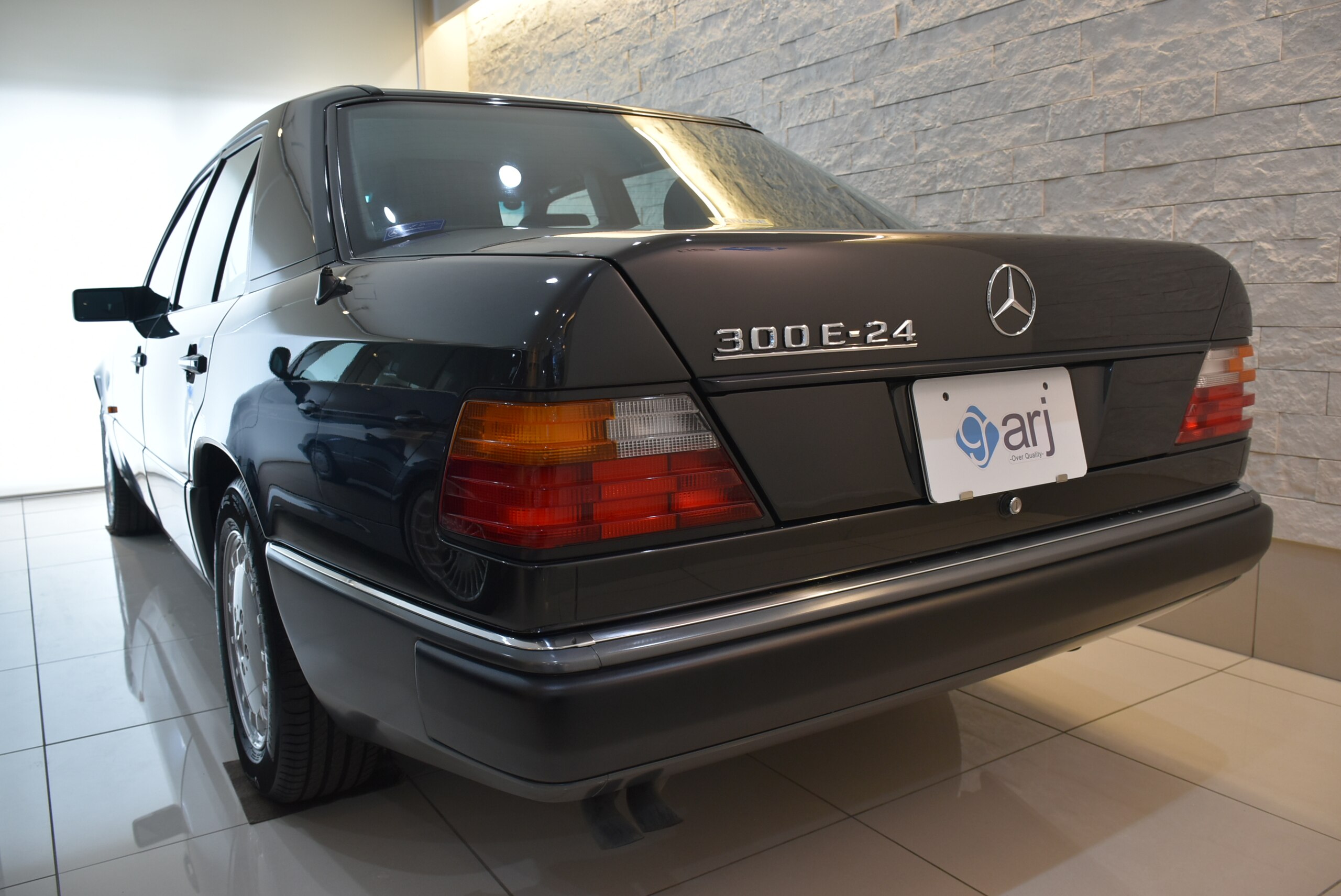 Mercedes Benz 300E-24 (photo: 2)