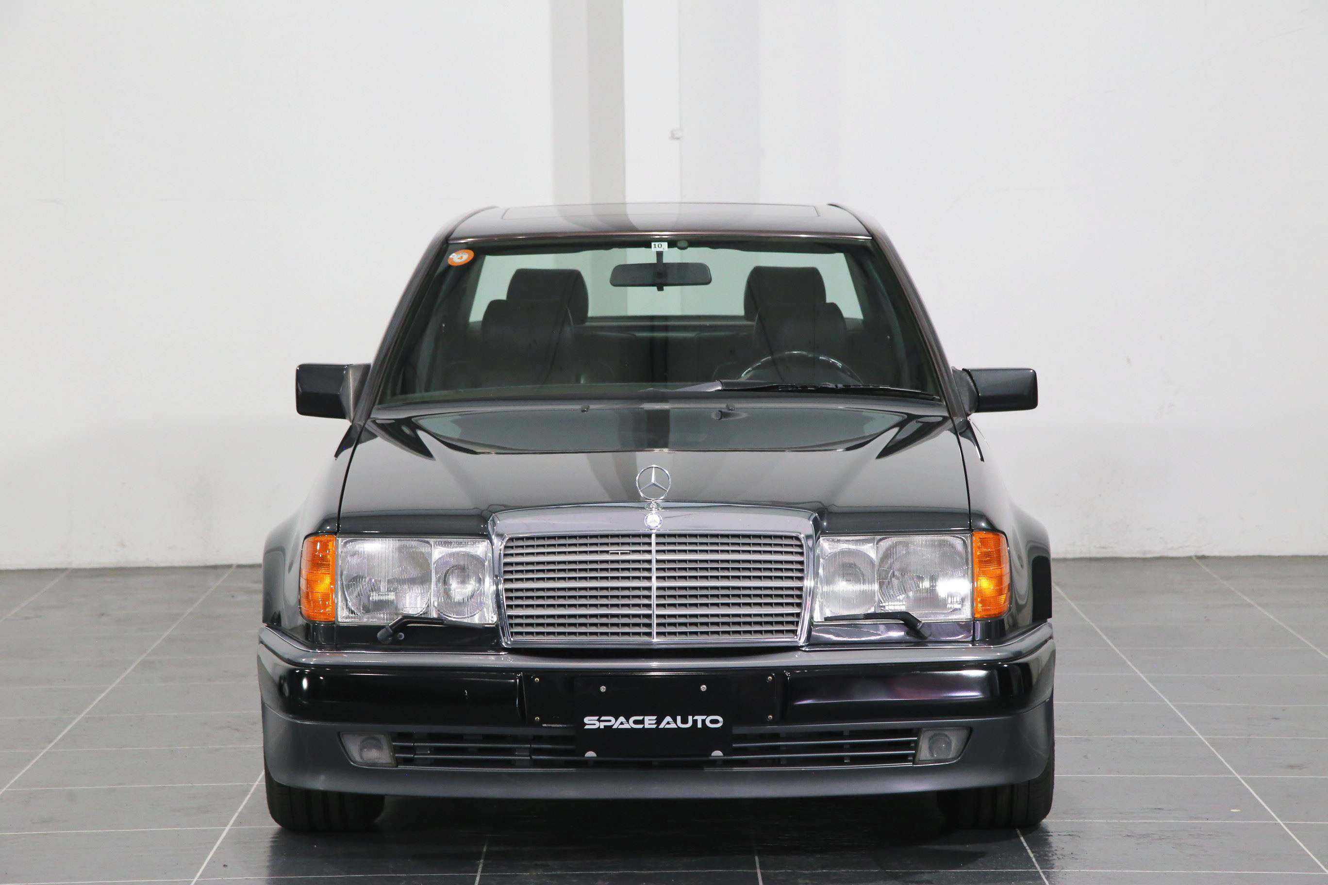 Mercedes Benz 500E (photo: 1)