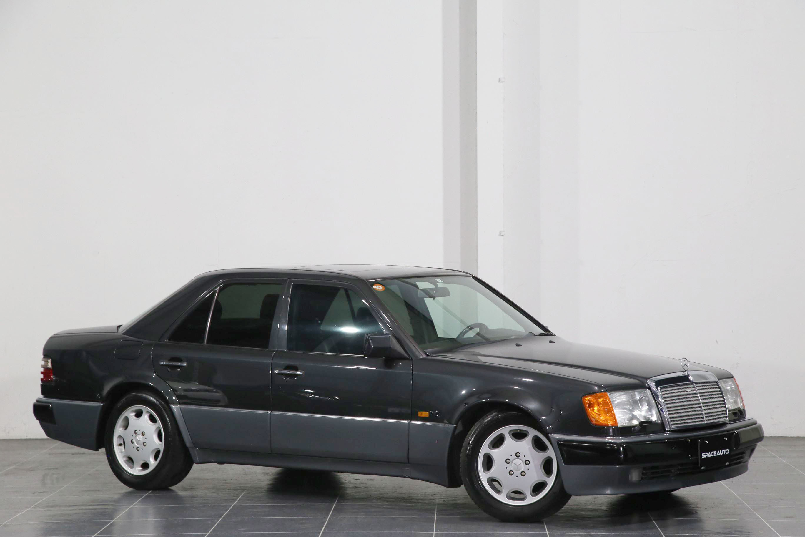 Mercedes Benz 500E