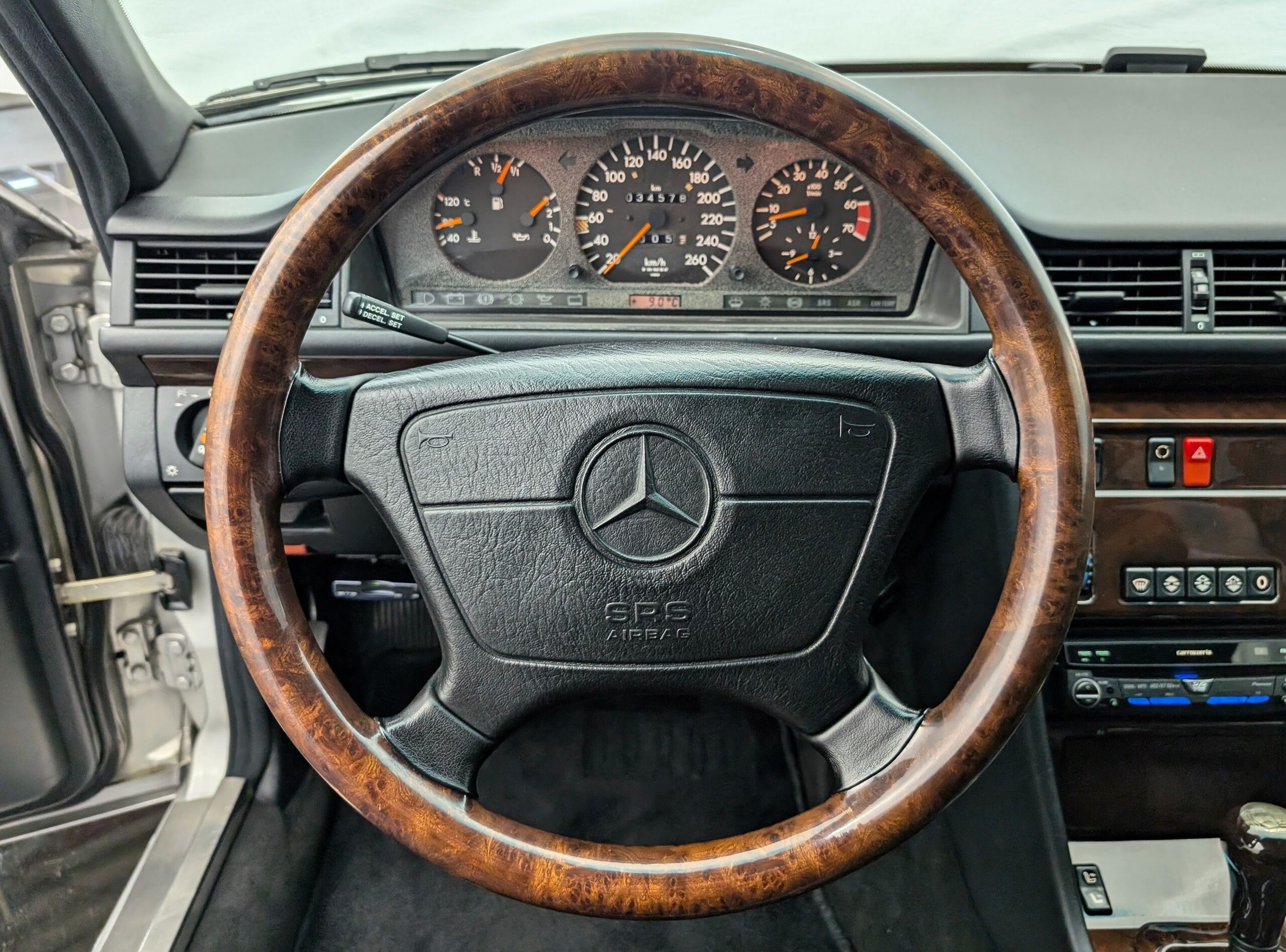 Mercedes Benz 500E (photo: 9)