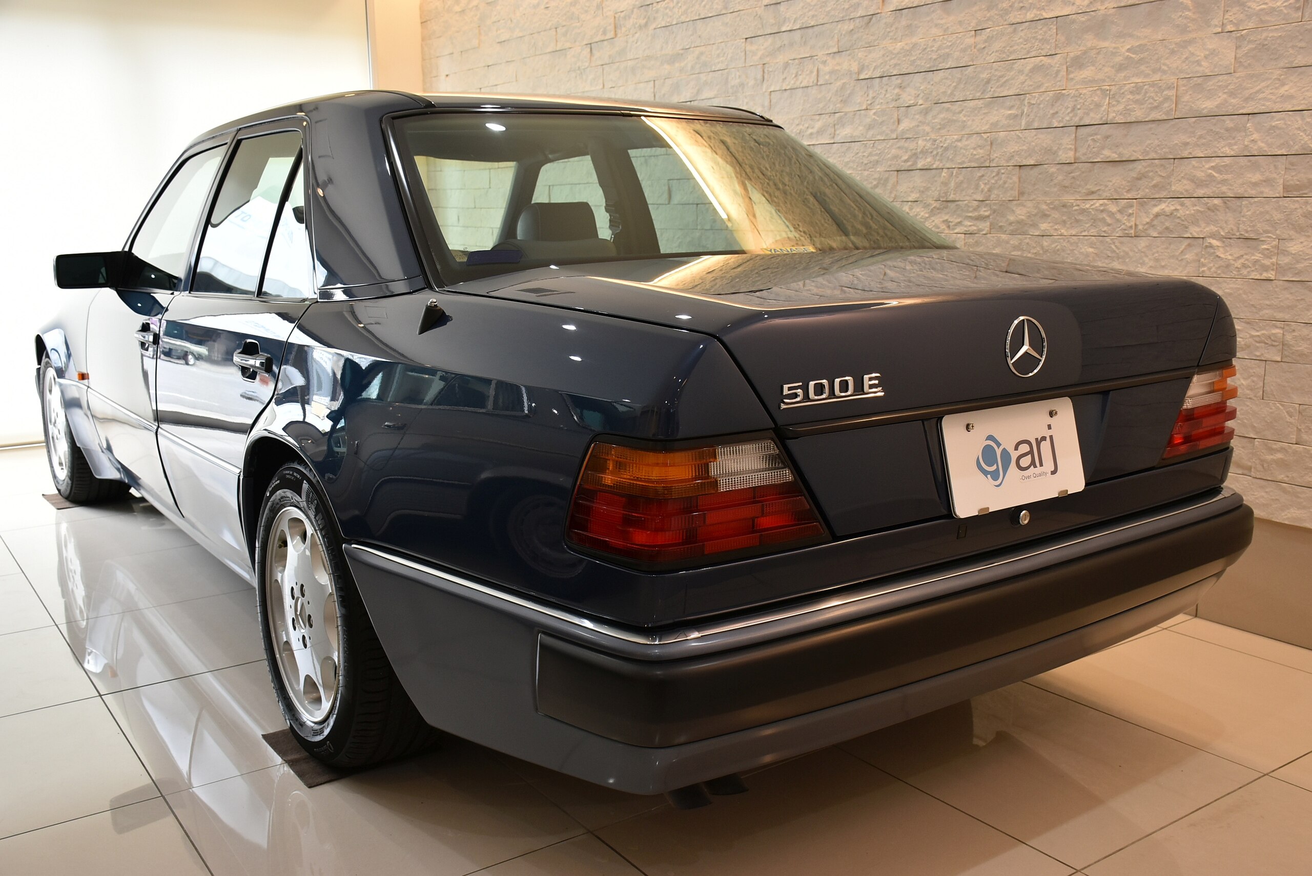 Mercedes Benz 500E (photo: 2)