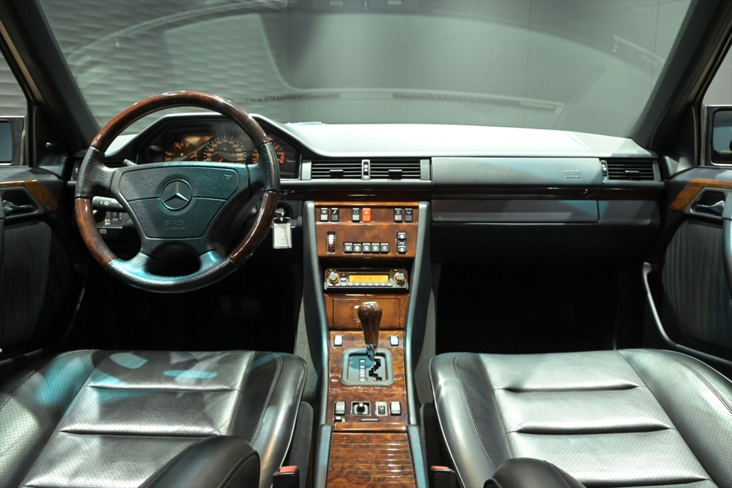 Mercedes Benz 500E 6.0 AMG (photo: 8)