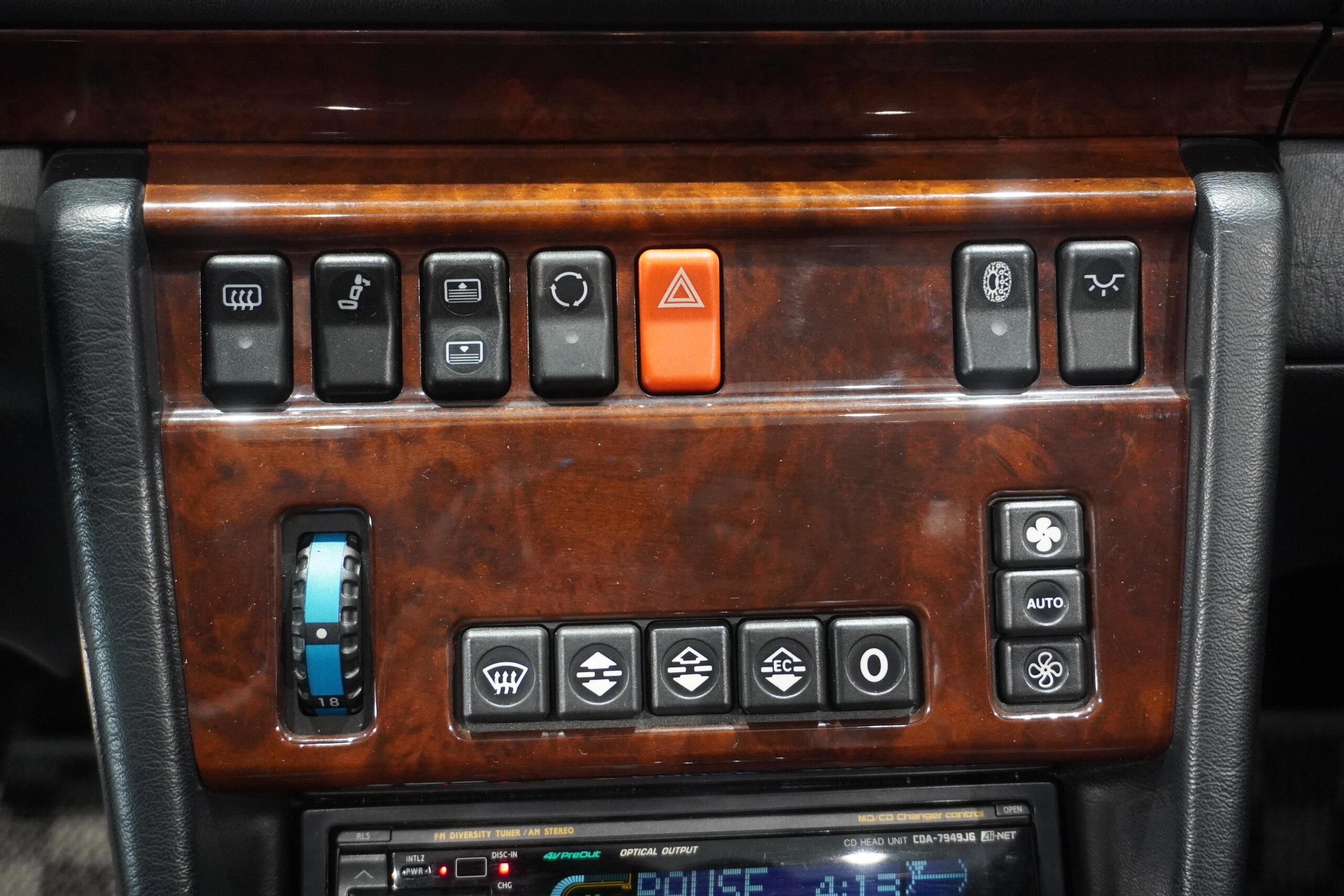 Mercedes Benz 500E (photo: 16)