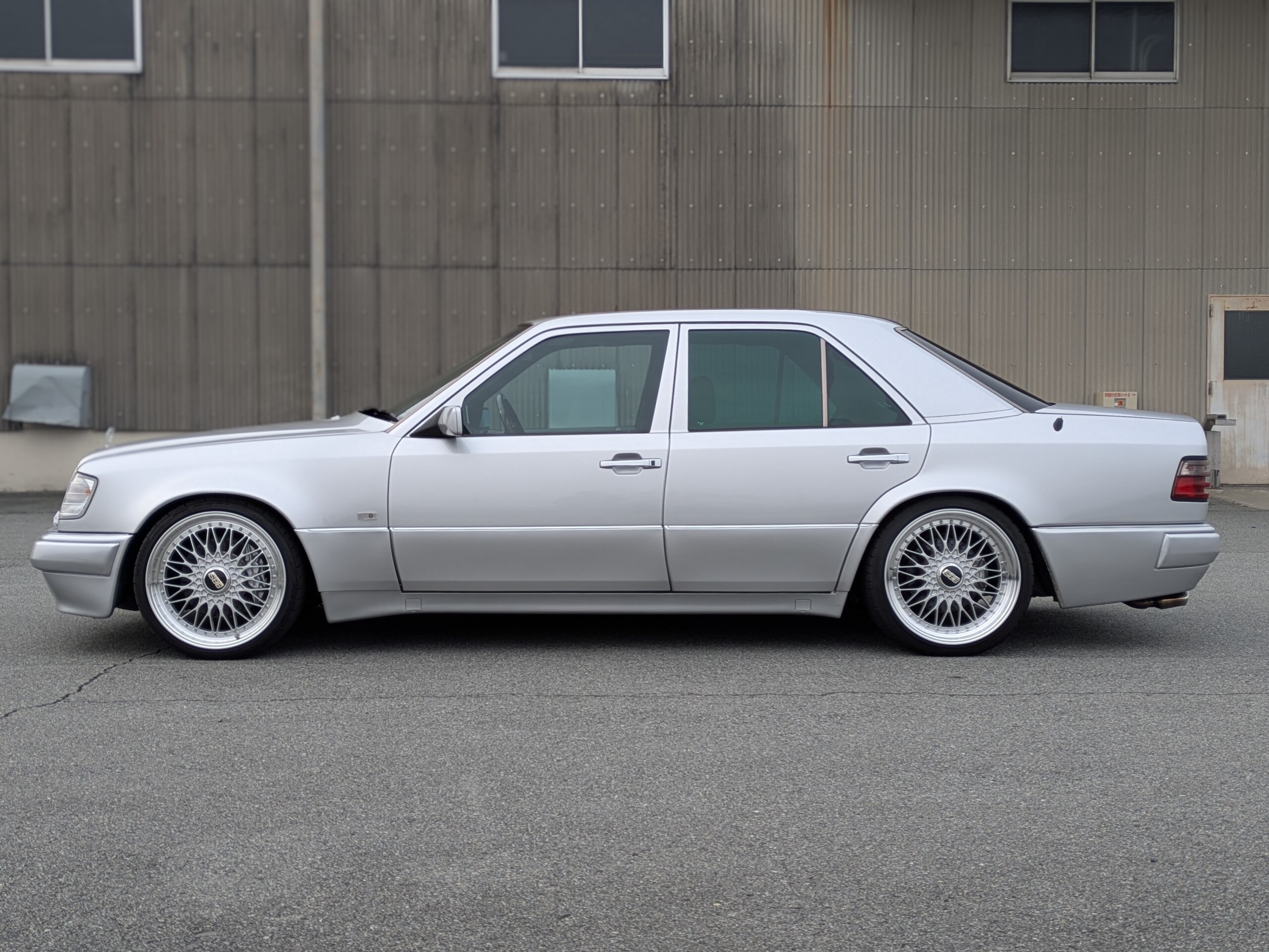 Mercedes Benz 500E (photo: 7)