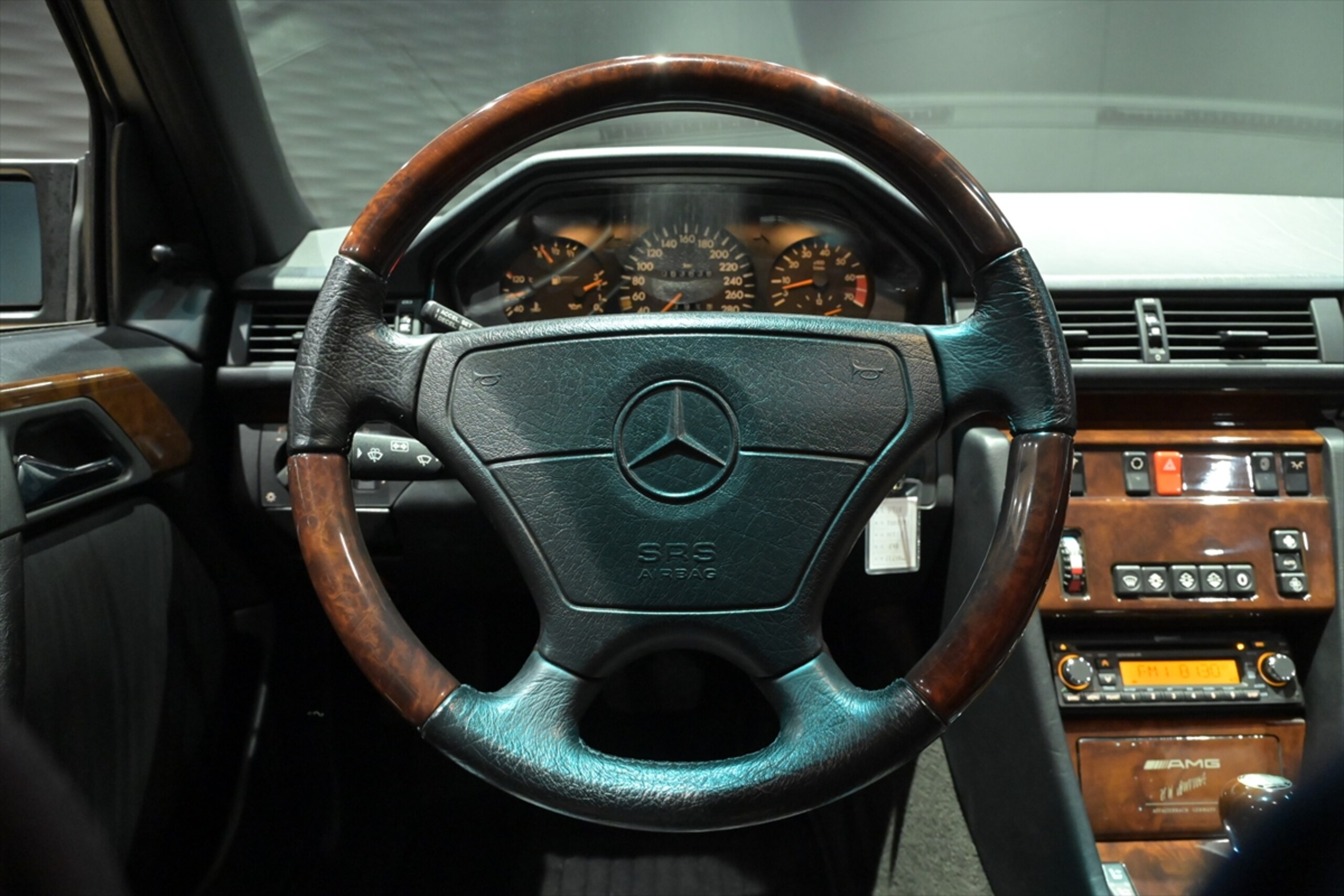 Mercedes Benz 500E 6.0 AMG (photo: 11)