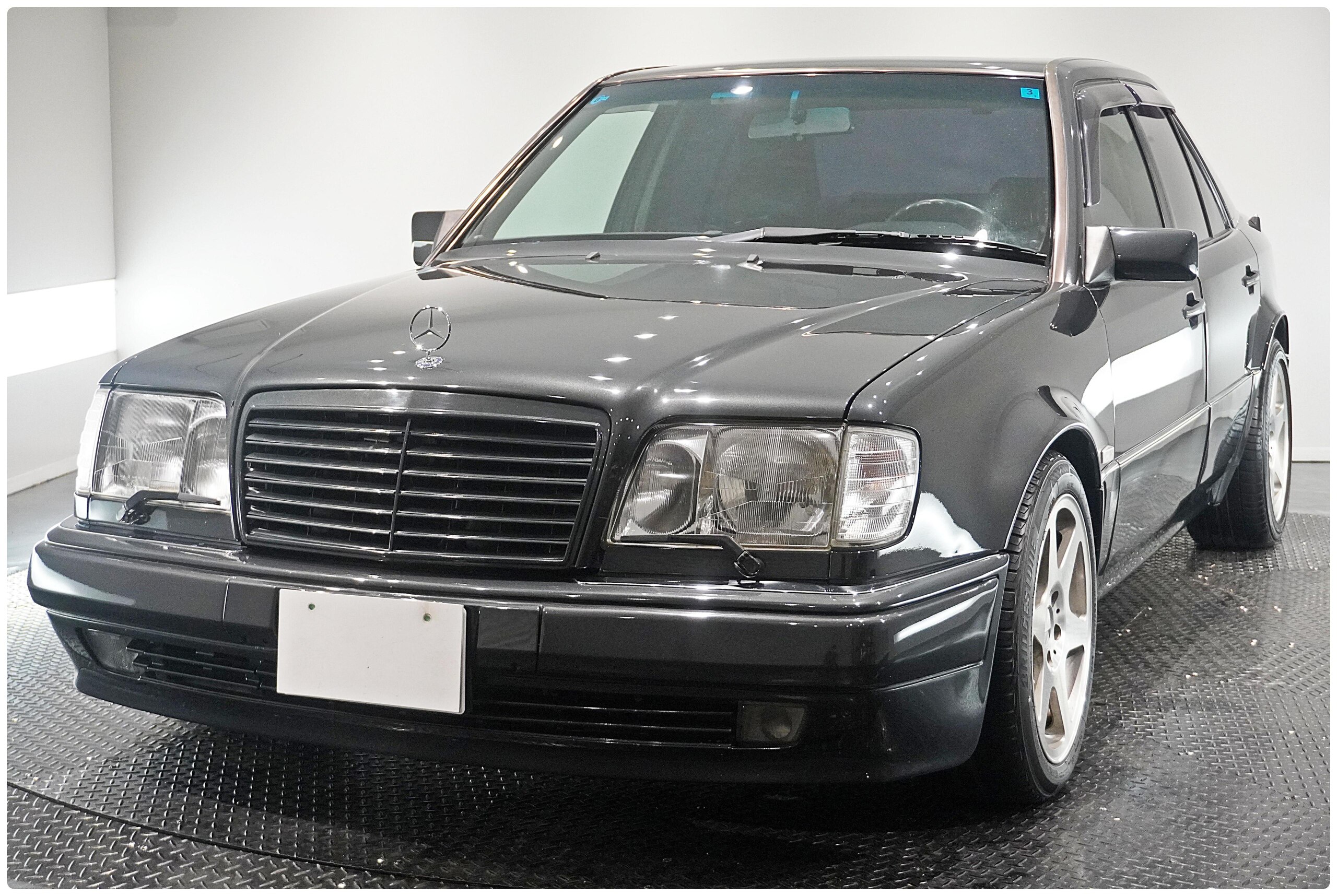 Mercedes Benz 500E