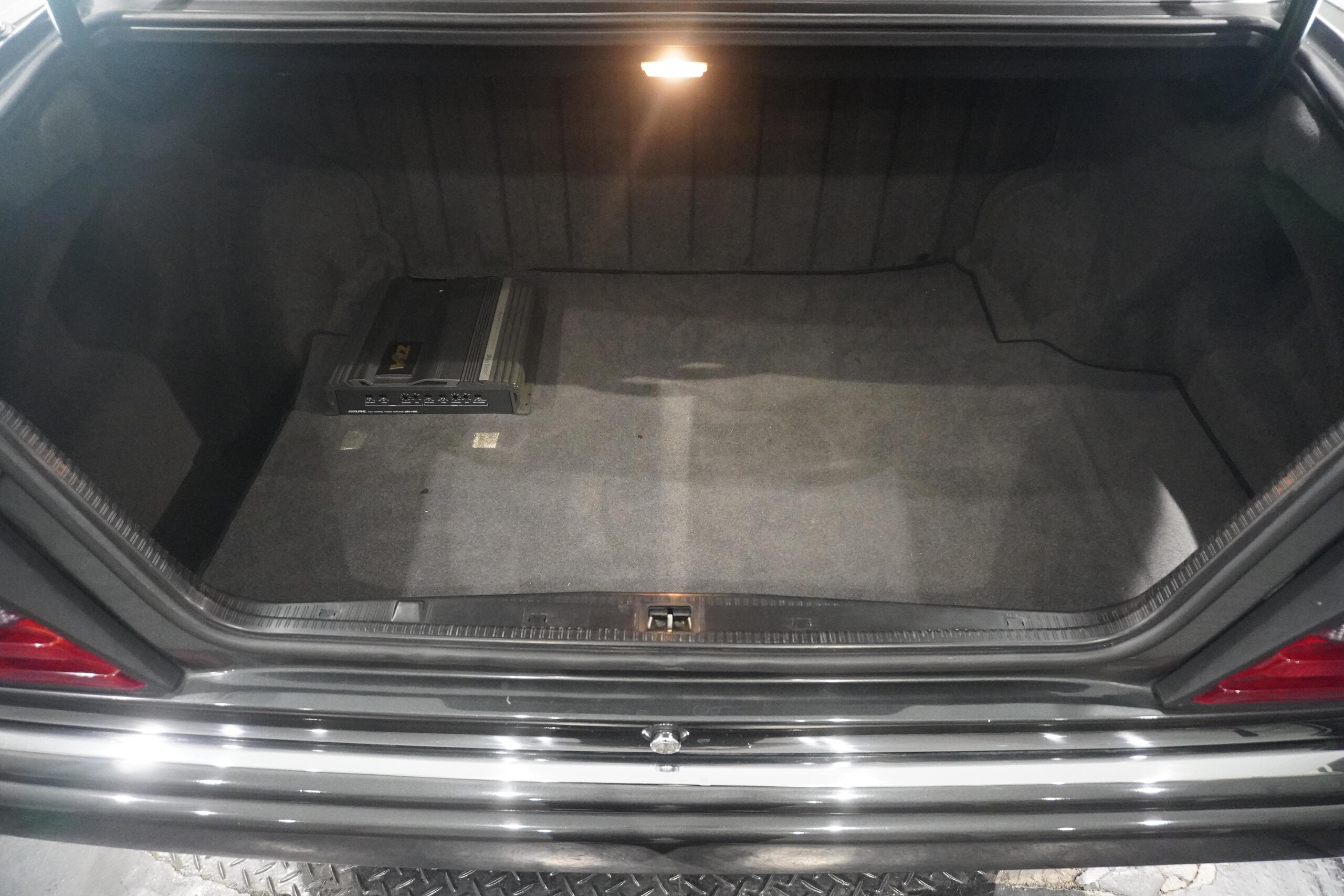 Mercedes Benz 500E (photo: 22)
