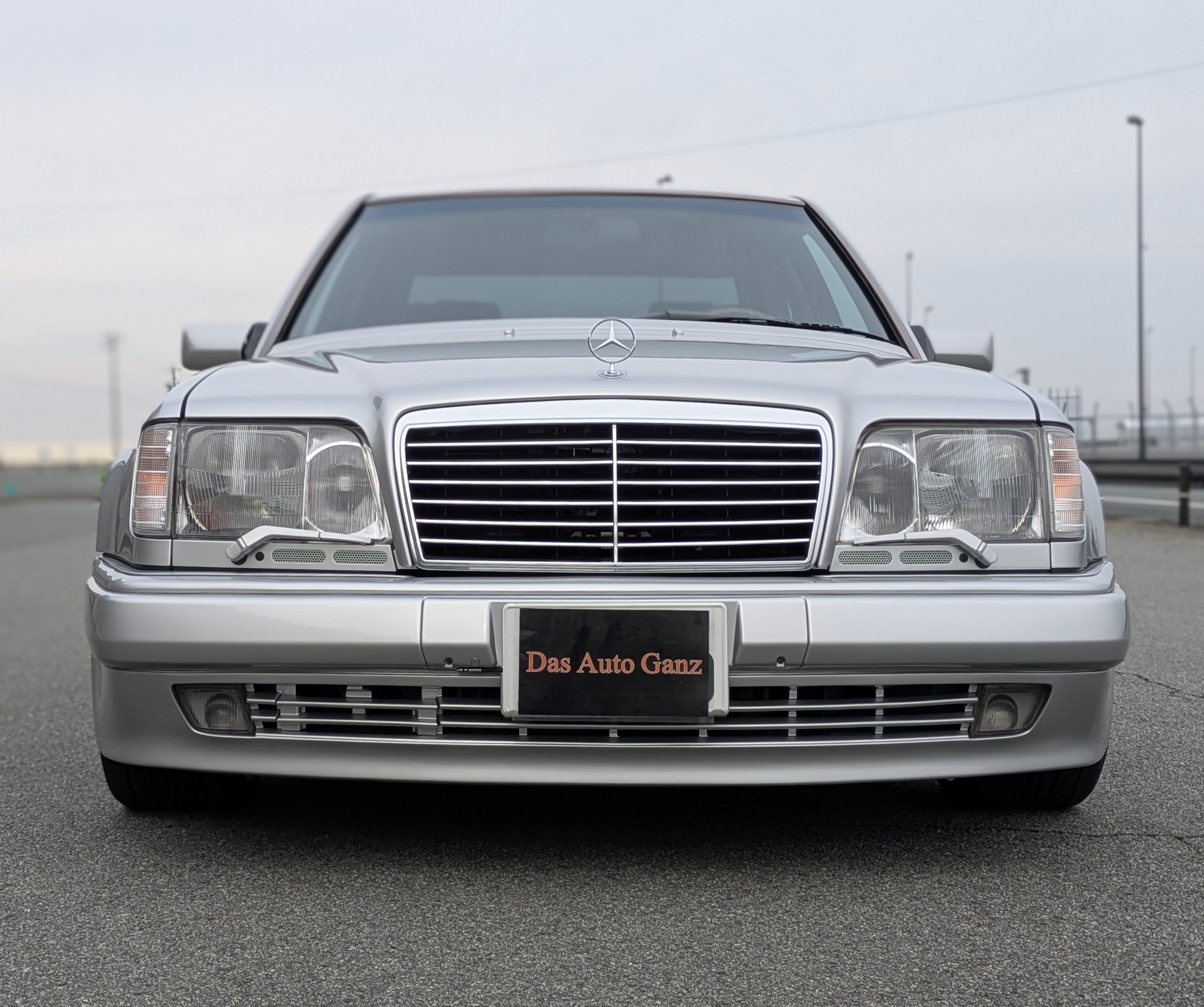 Mercedes Benz 500E (photo: 1)