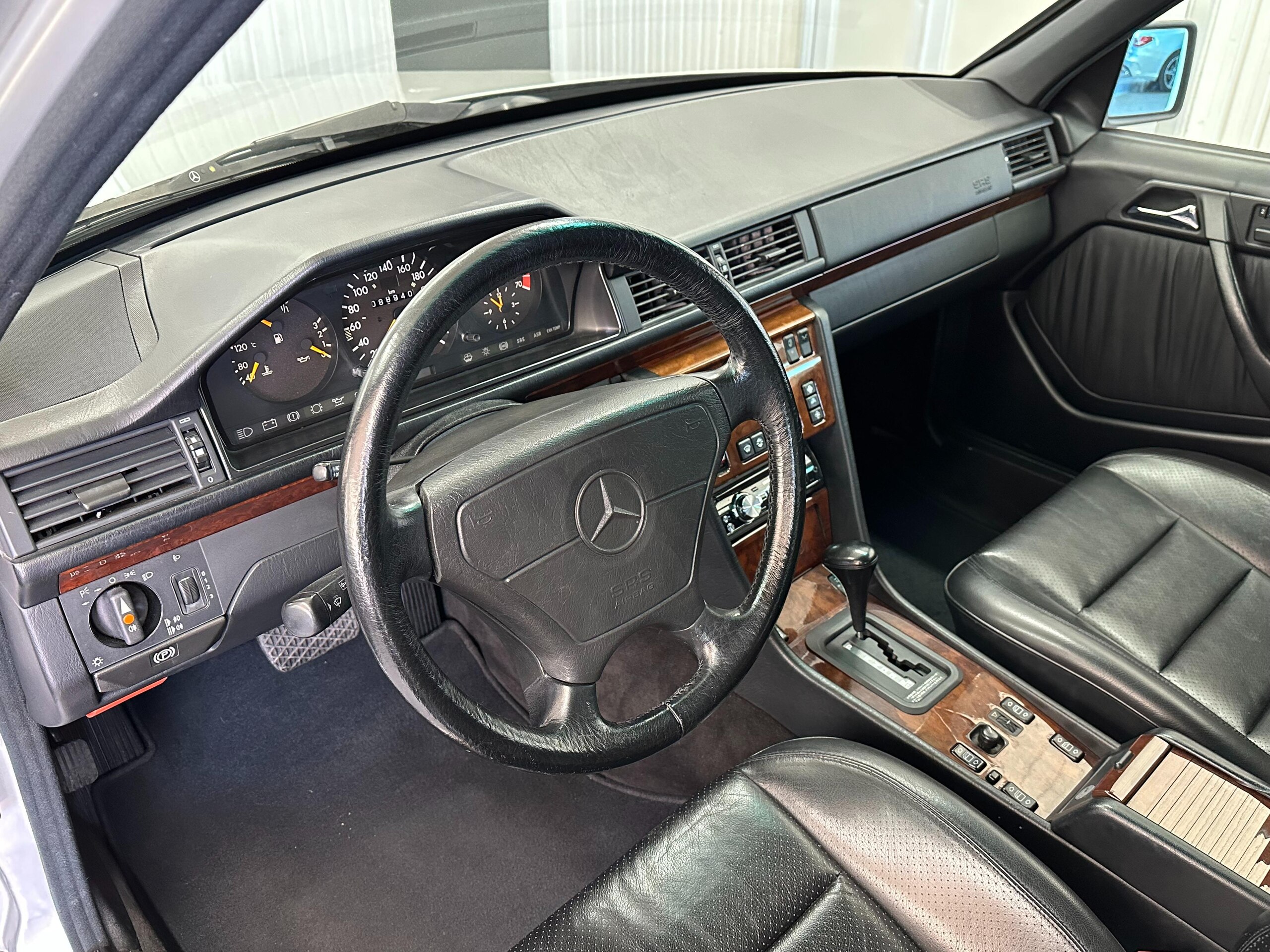 Mercedes Benz E500 (photo: 8)