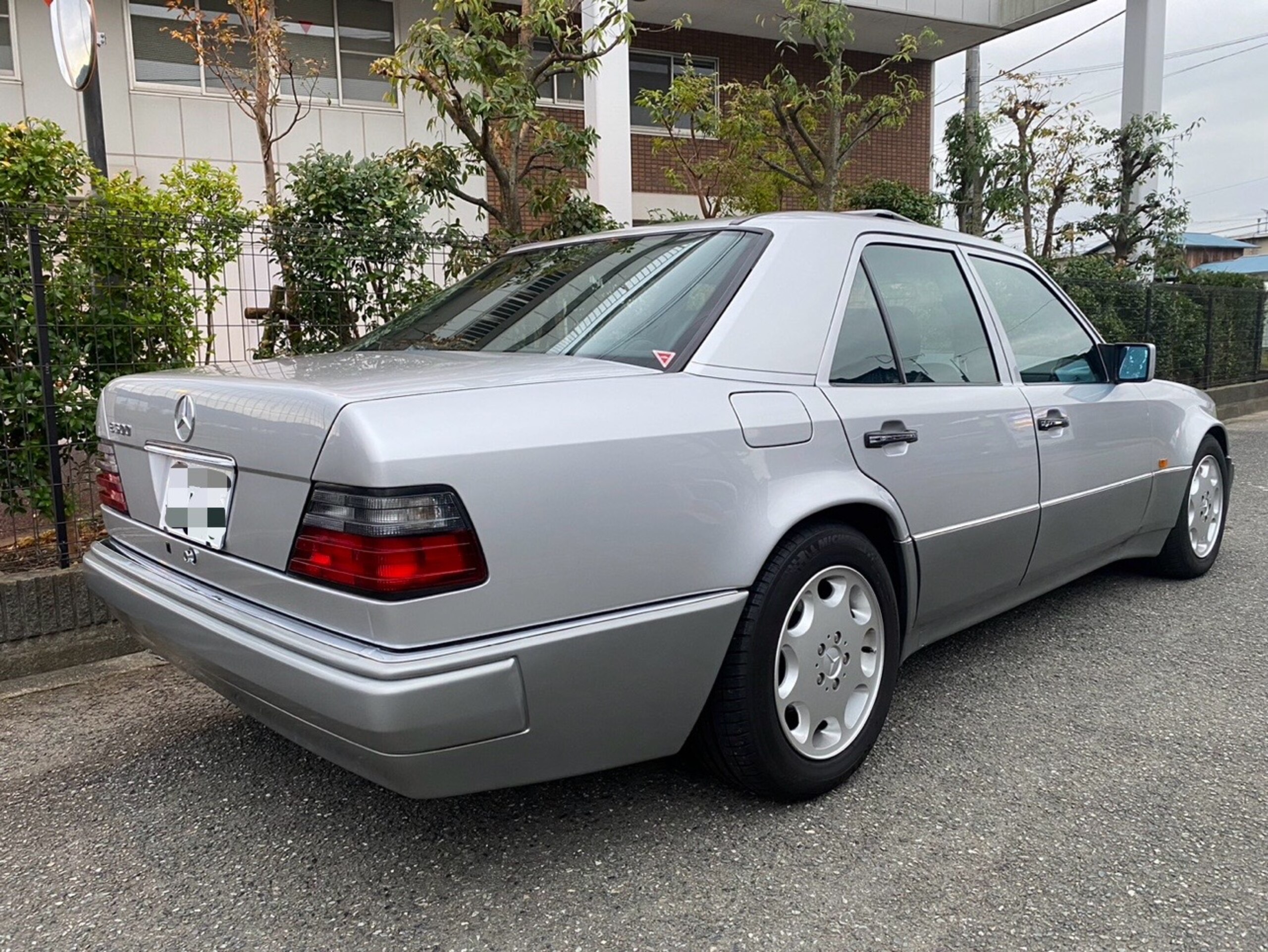 Mercedes Benz E500 (photo: 2)