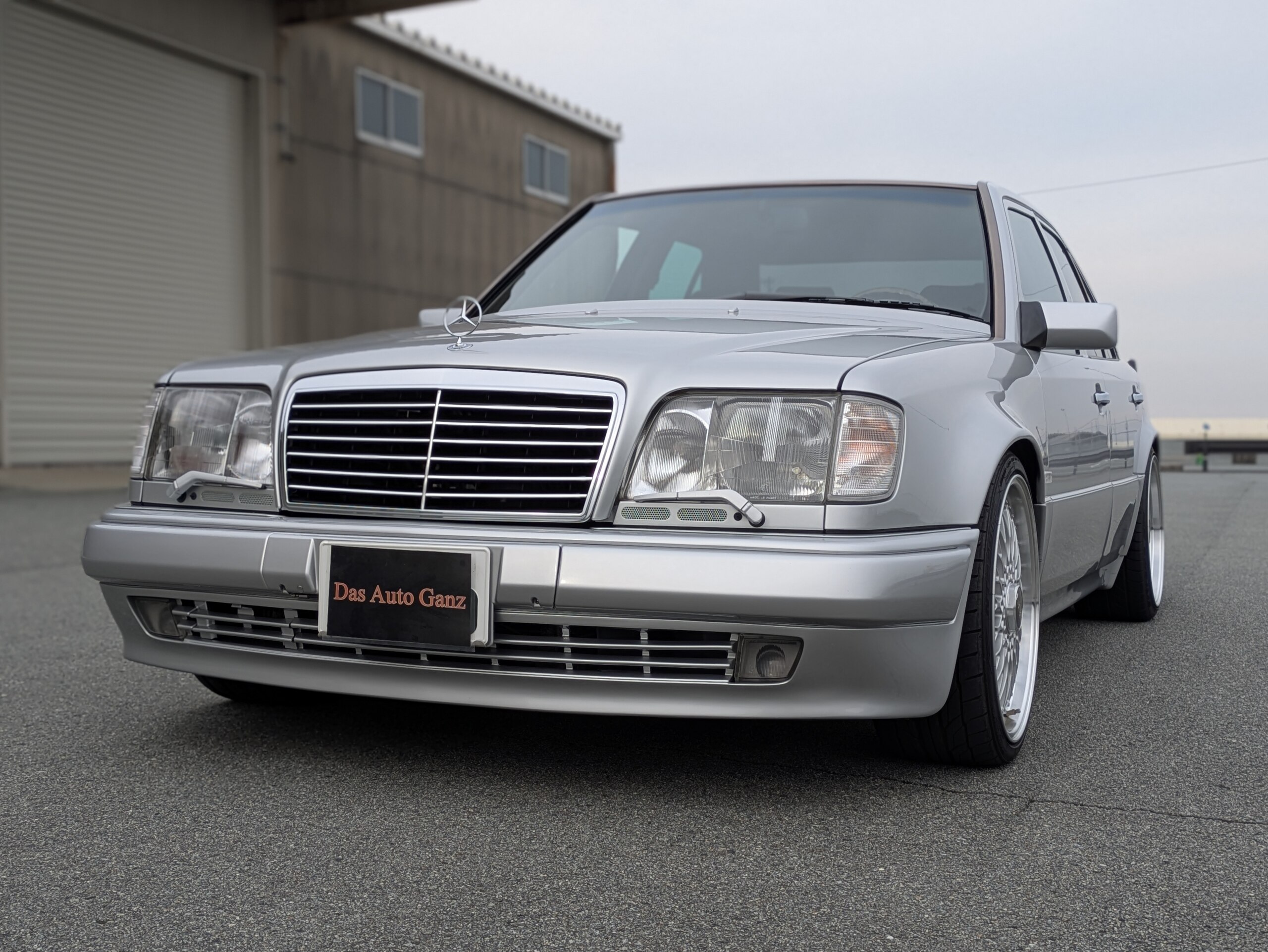 Mercedes Benz 500E (photo: 2)