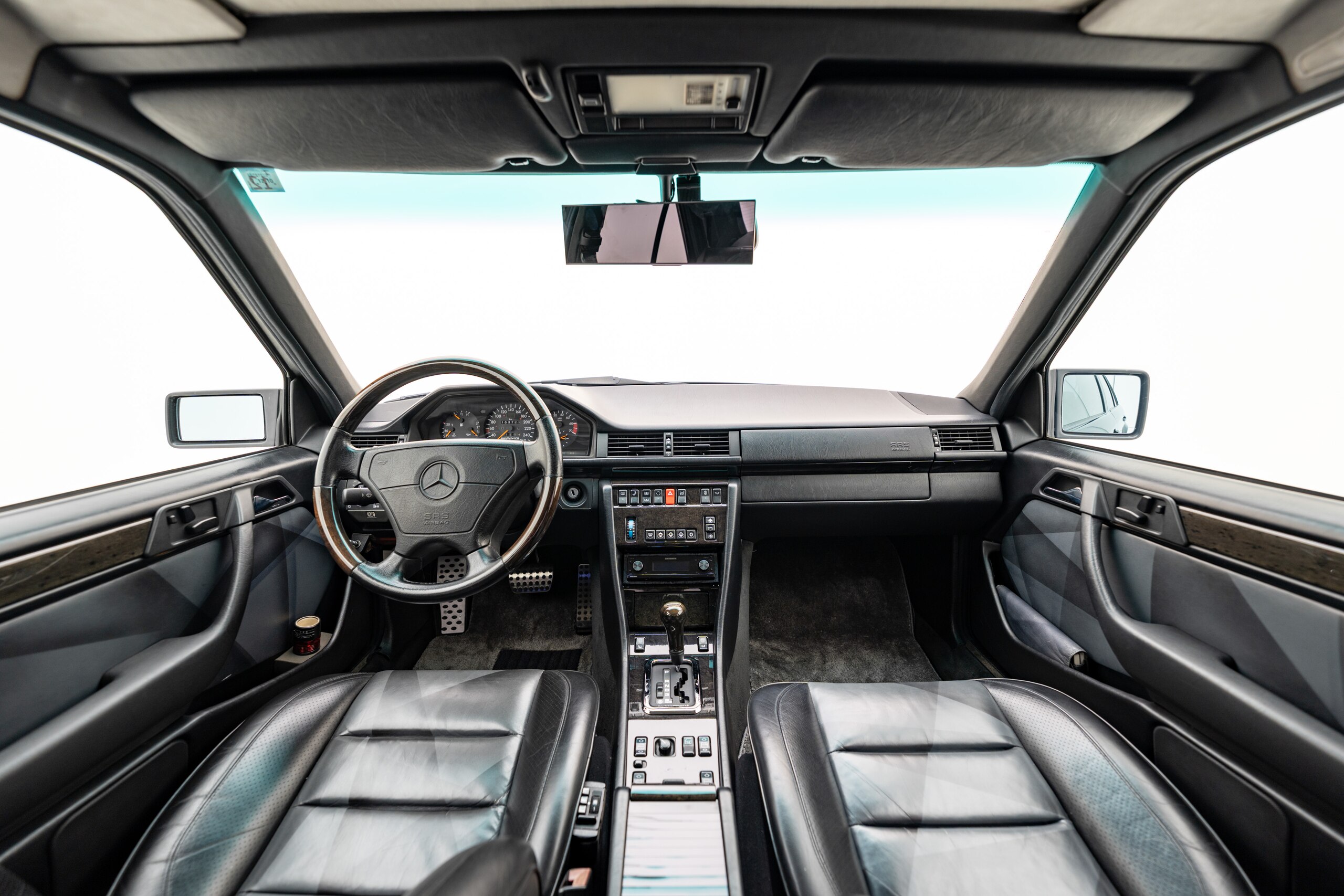 Mercedes Benz 500E (photo: 8)