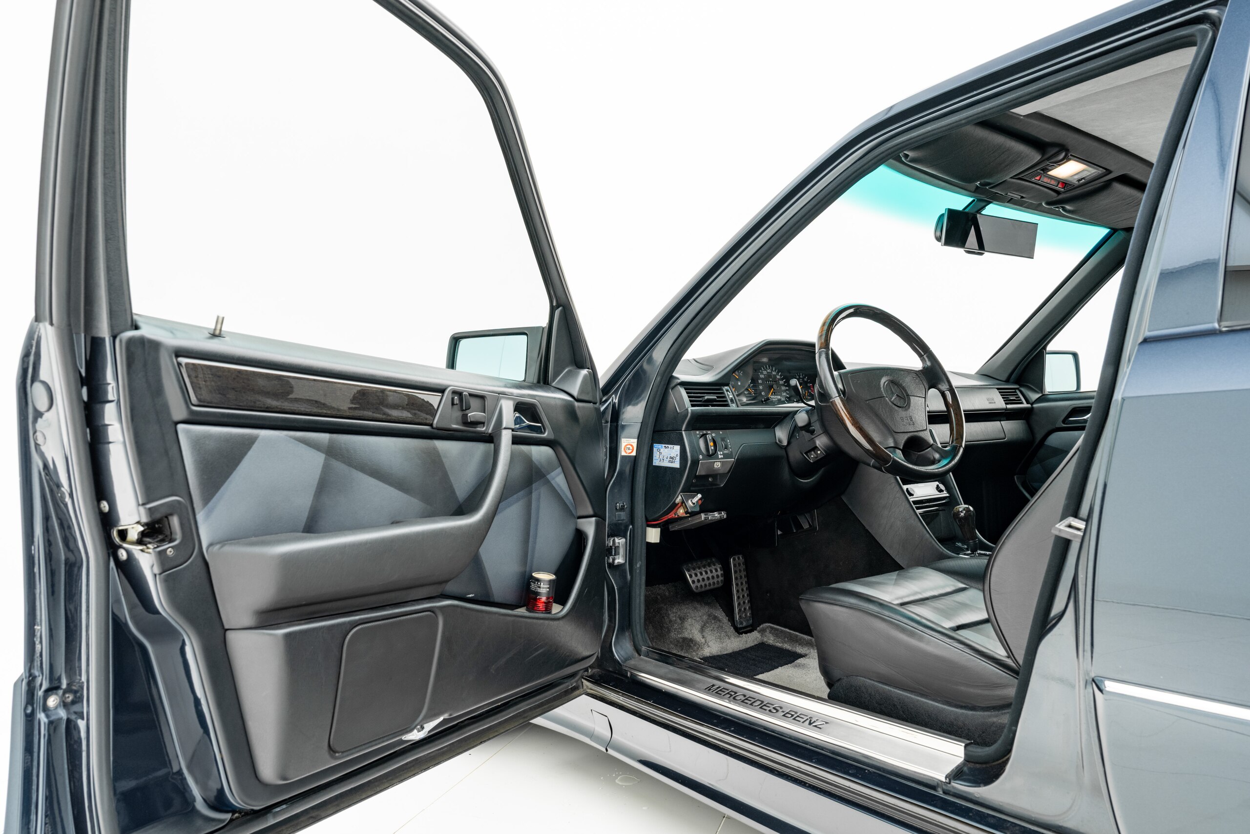 Mercedes Benz 500E (photo: 9)