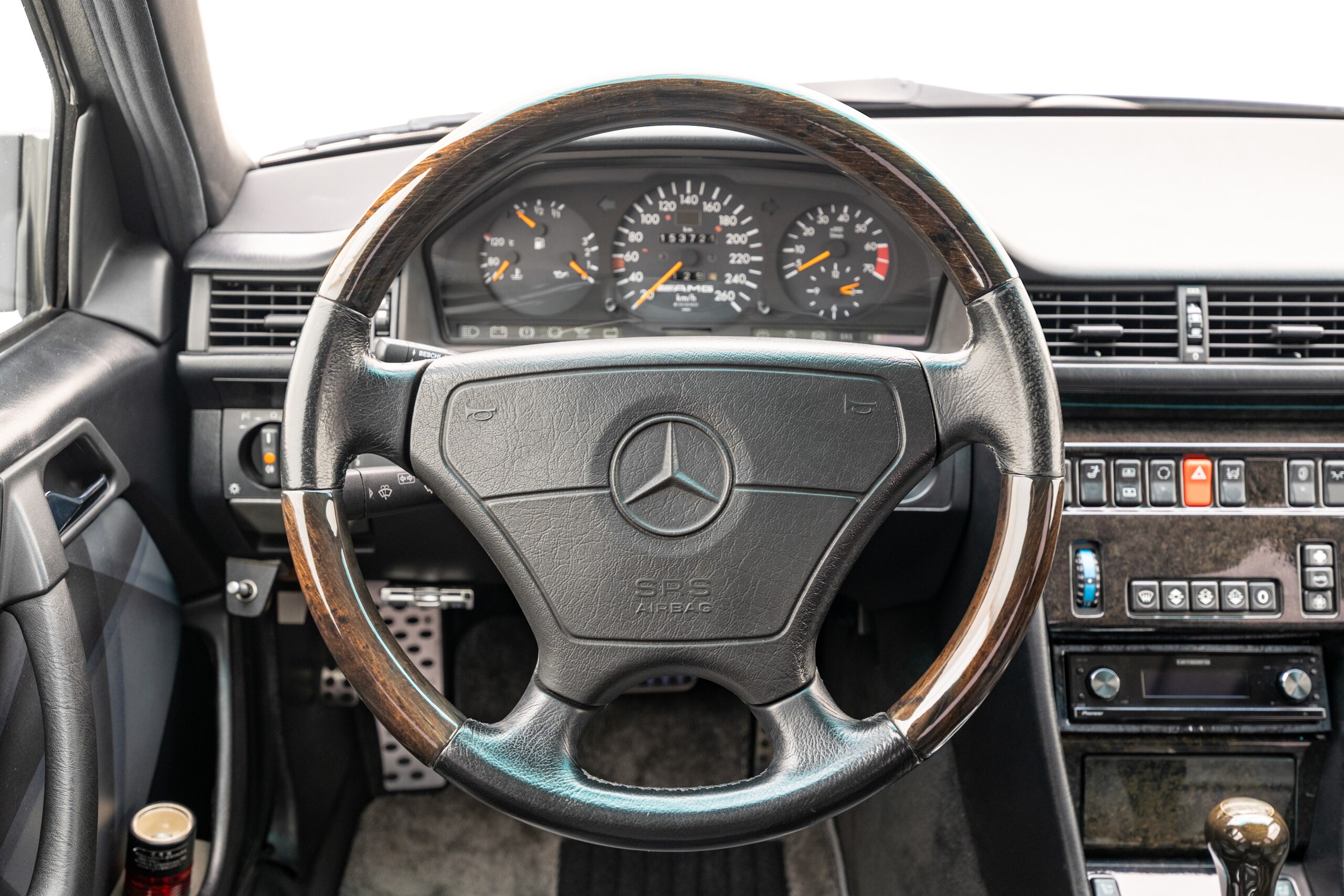 Mercedes Benz 500E (photo: 11)