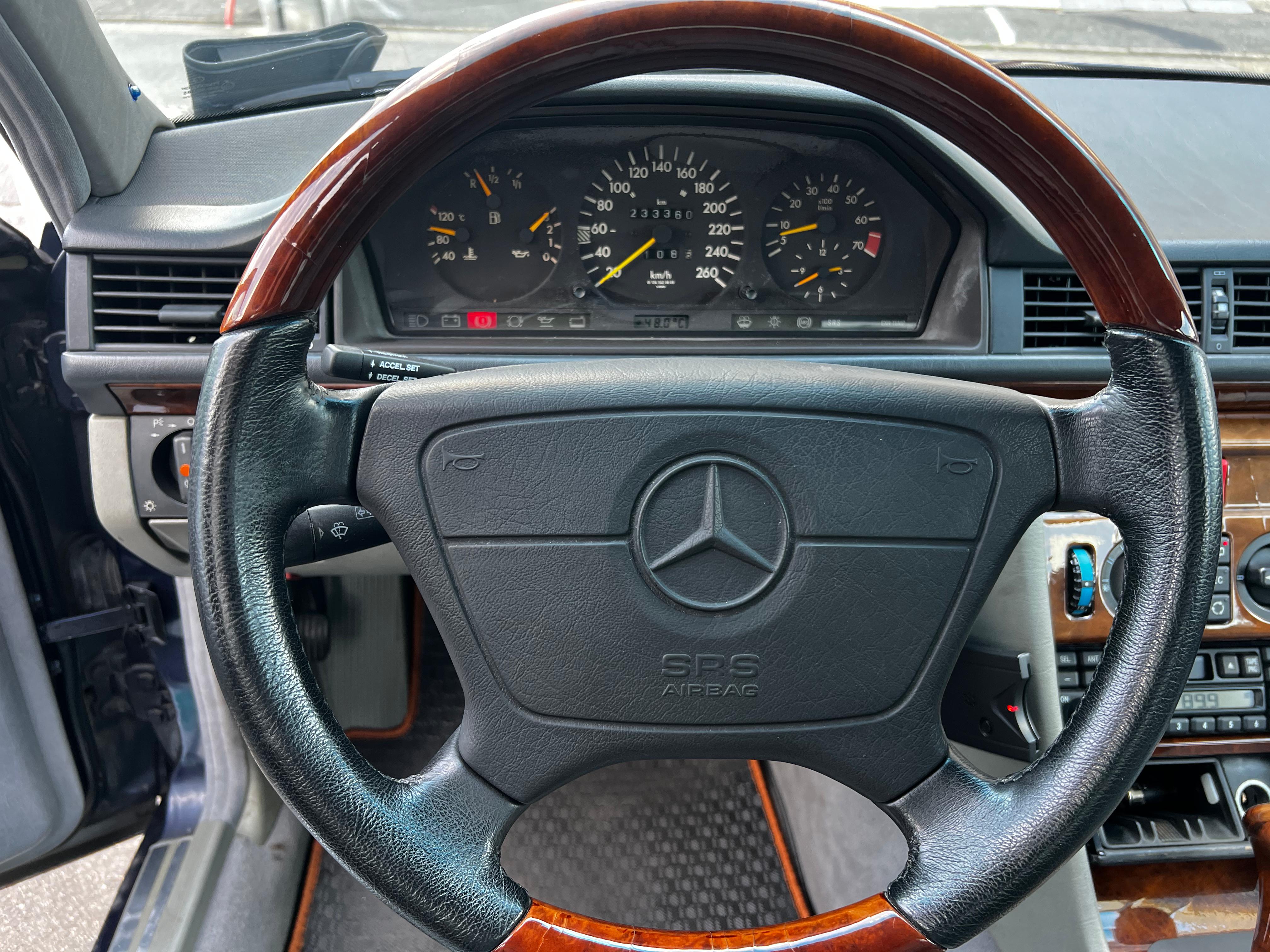 Mercedes Benz E320 AMG (photo: 8)