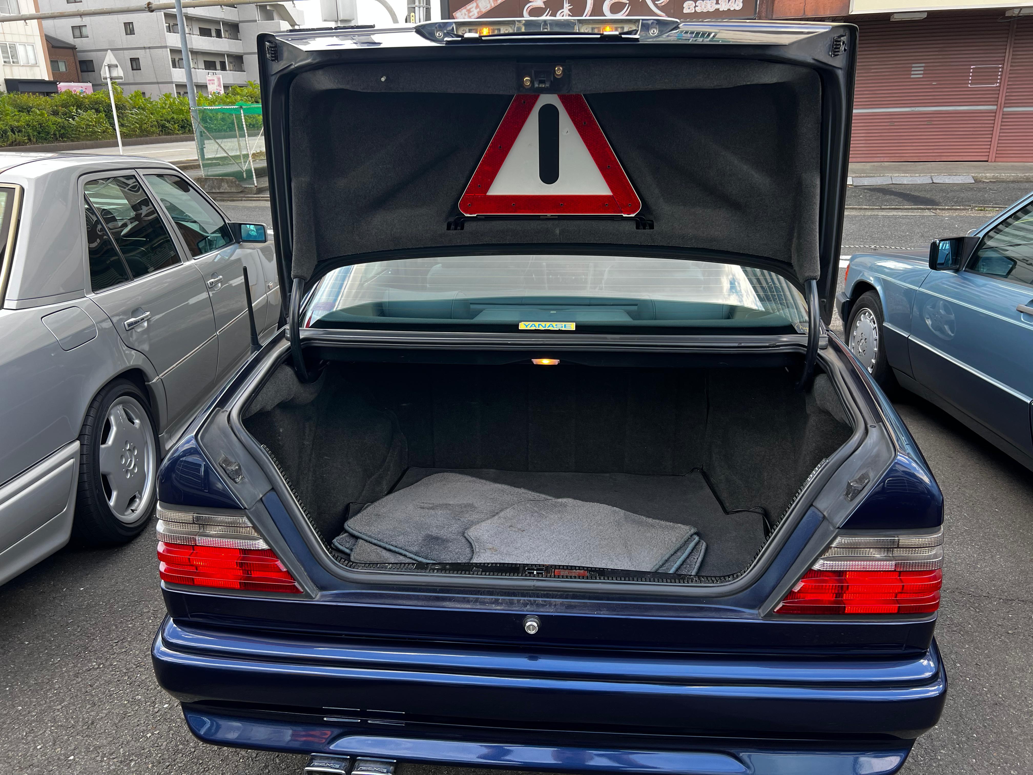 Mercedes Benz E320 AMG (photo: 15)