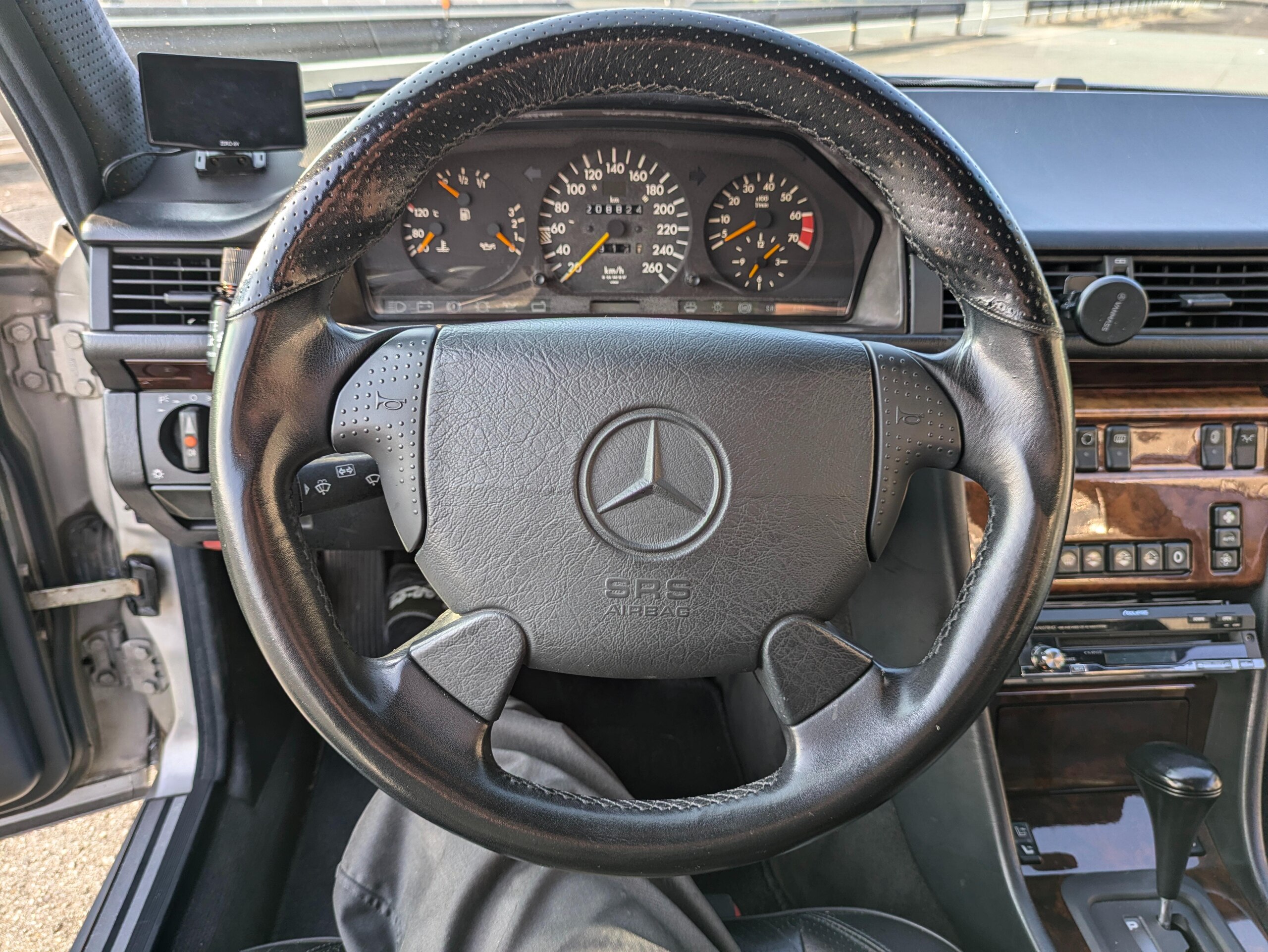 Mercedes Benz E500 (photo: 10)