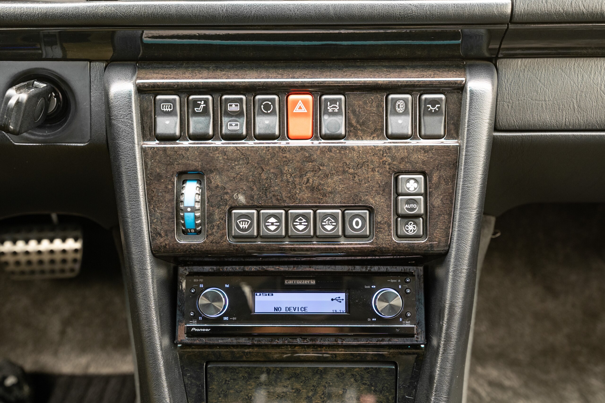 Mercedes Benz 500E (photo: 13)