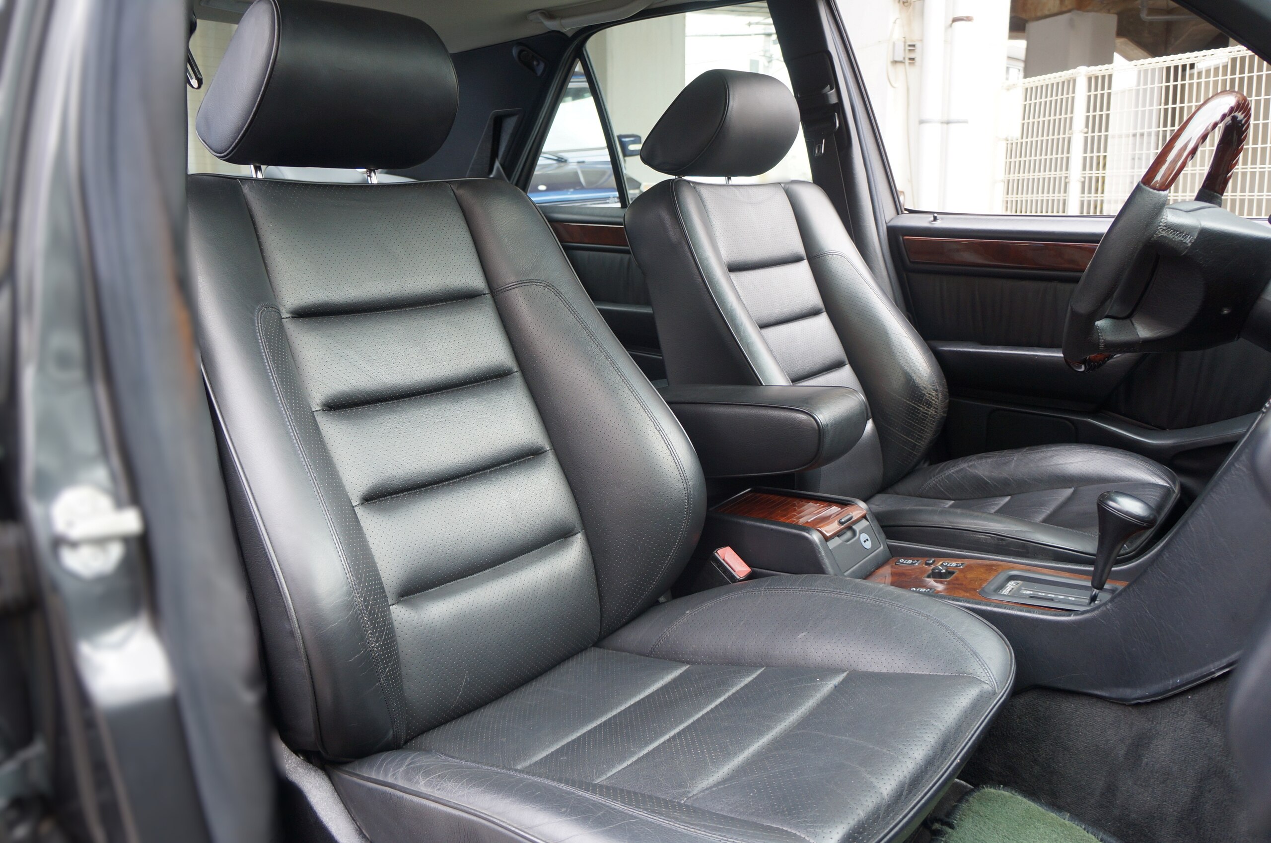 Mercedes Benz E400 AMG (photo: 12)