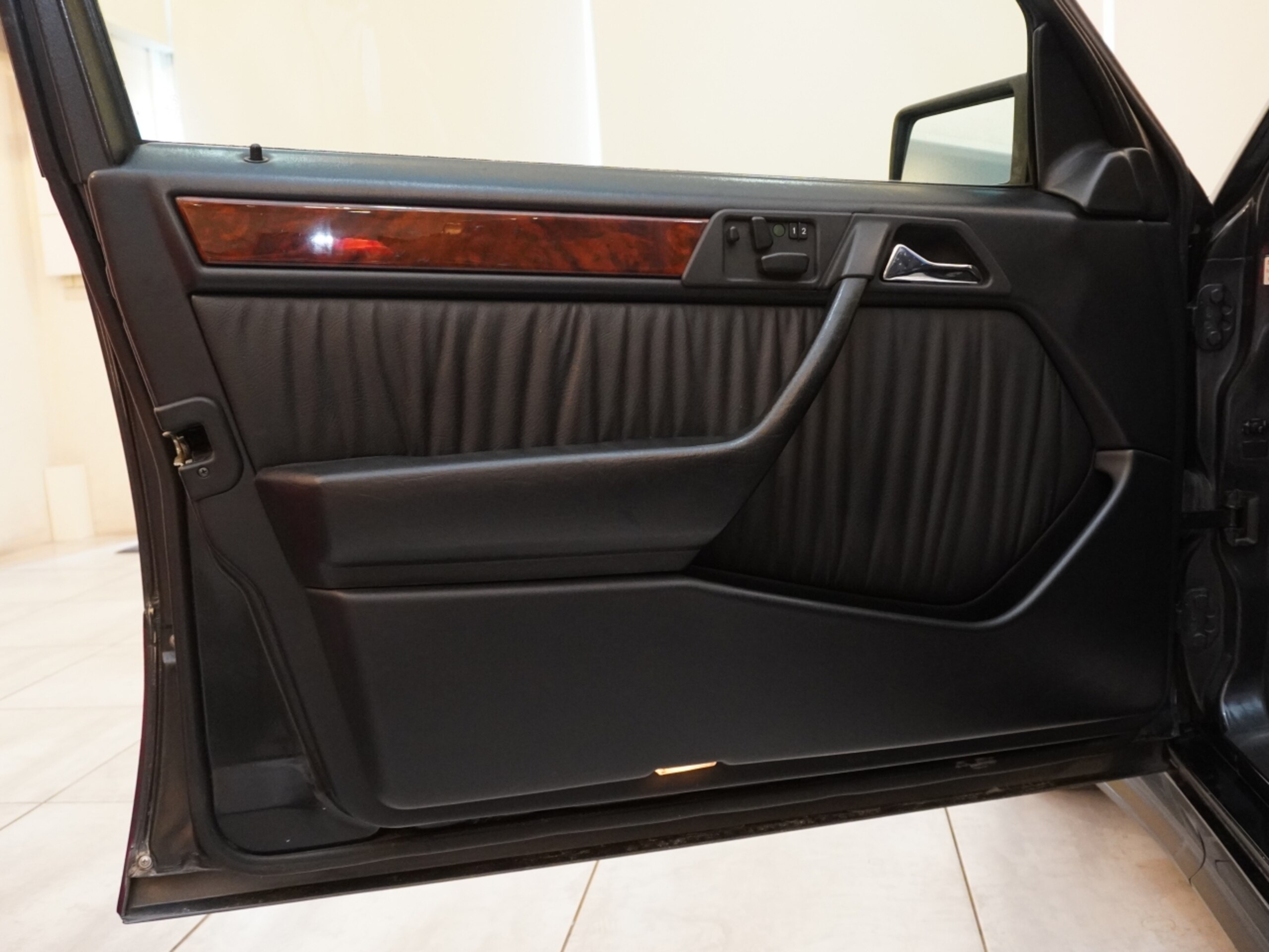 Mercedes Benz E60 AMG (photo: 5)